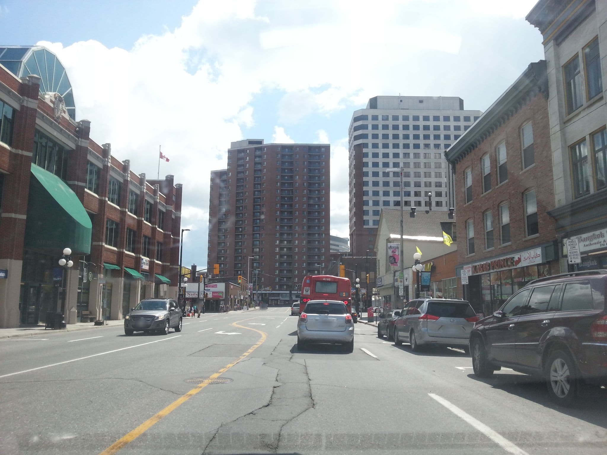 Street view near Byward Suites, ByWard Market — © thelogicalviolinist (CC BY-SA · Mapillary)