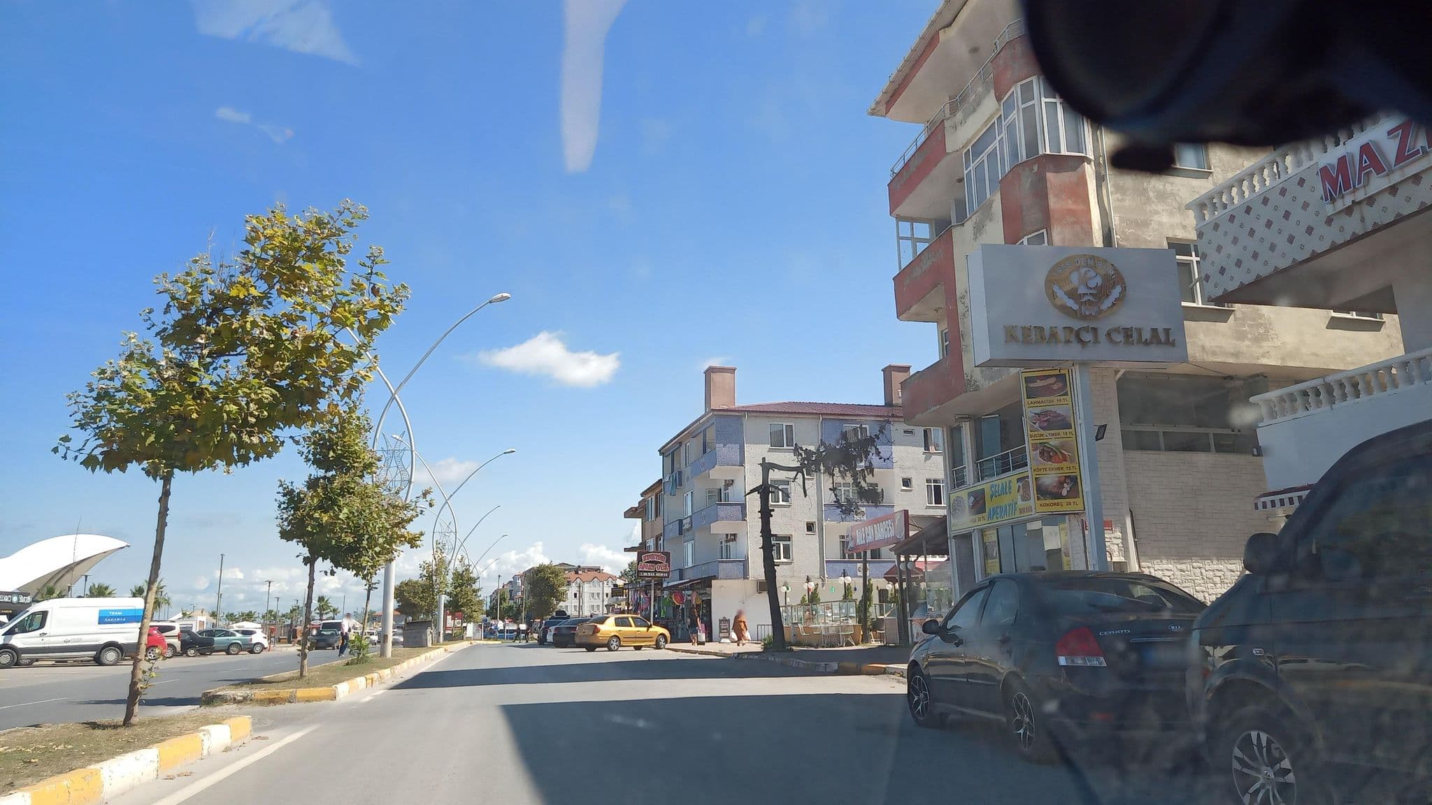Street view near Uysal Otel, Karasu — © boracasli (CC BY-SA · Mapillary)