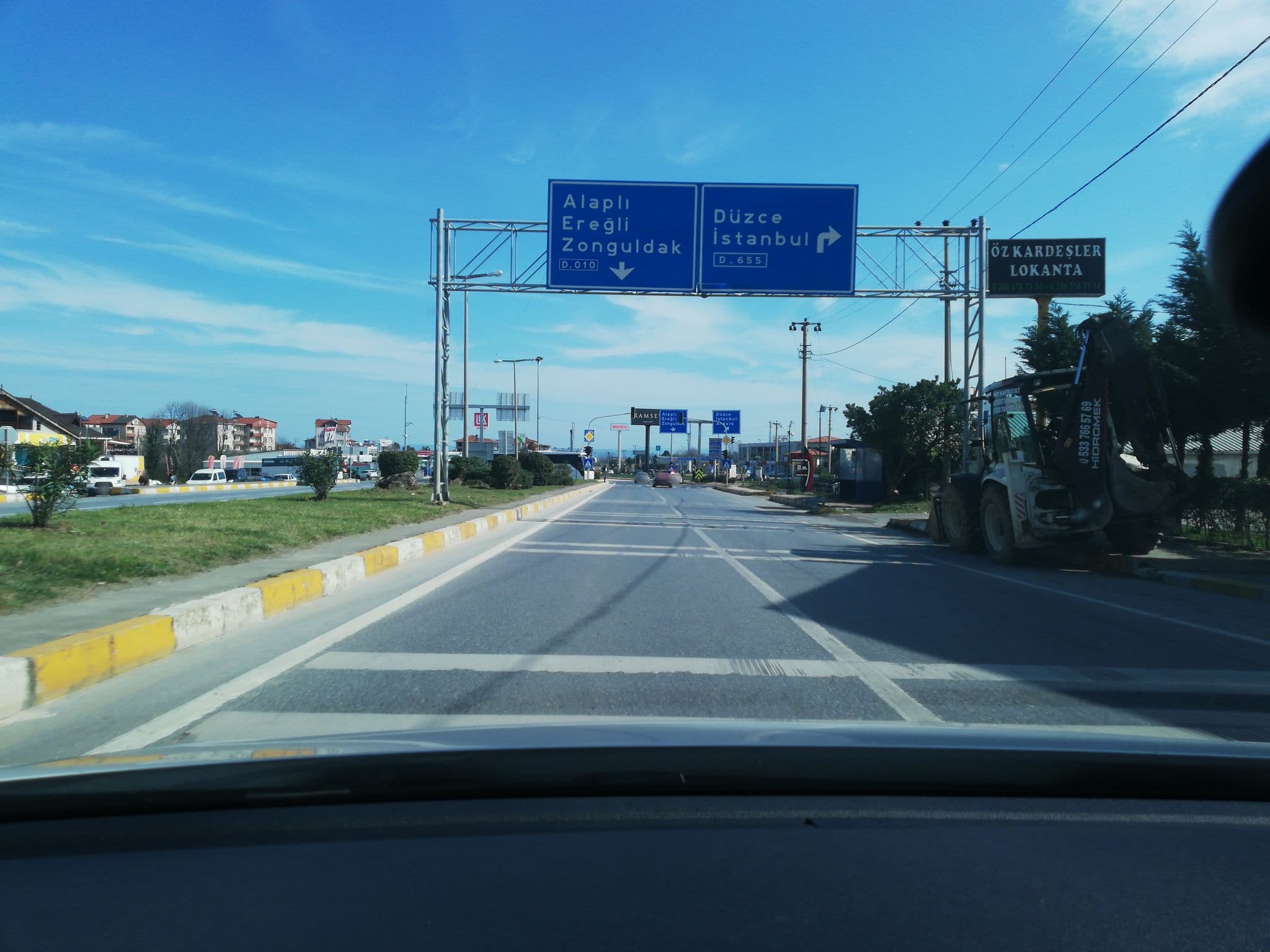 Street view near Vizyon Resort Otel, Akçakoca — © sefaonur (CC BY-SA · Mapillary)