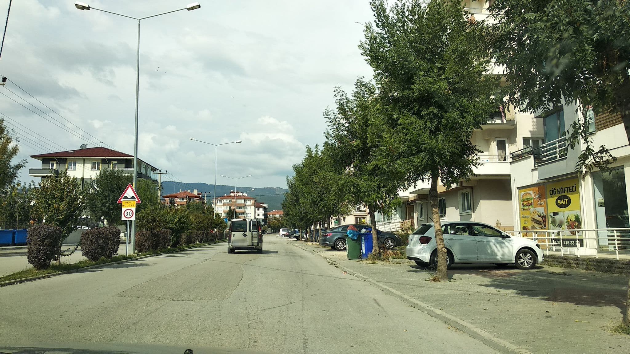 Street view near Bolu İl Sağlık Müdürlüğü Misafirhanesi, Bolu — © boracasli (CC BY-SA · Mapillary)