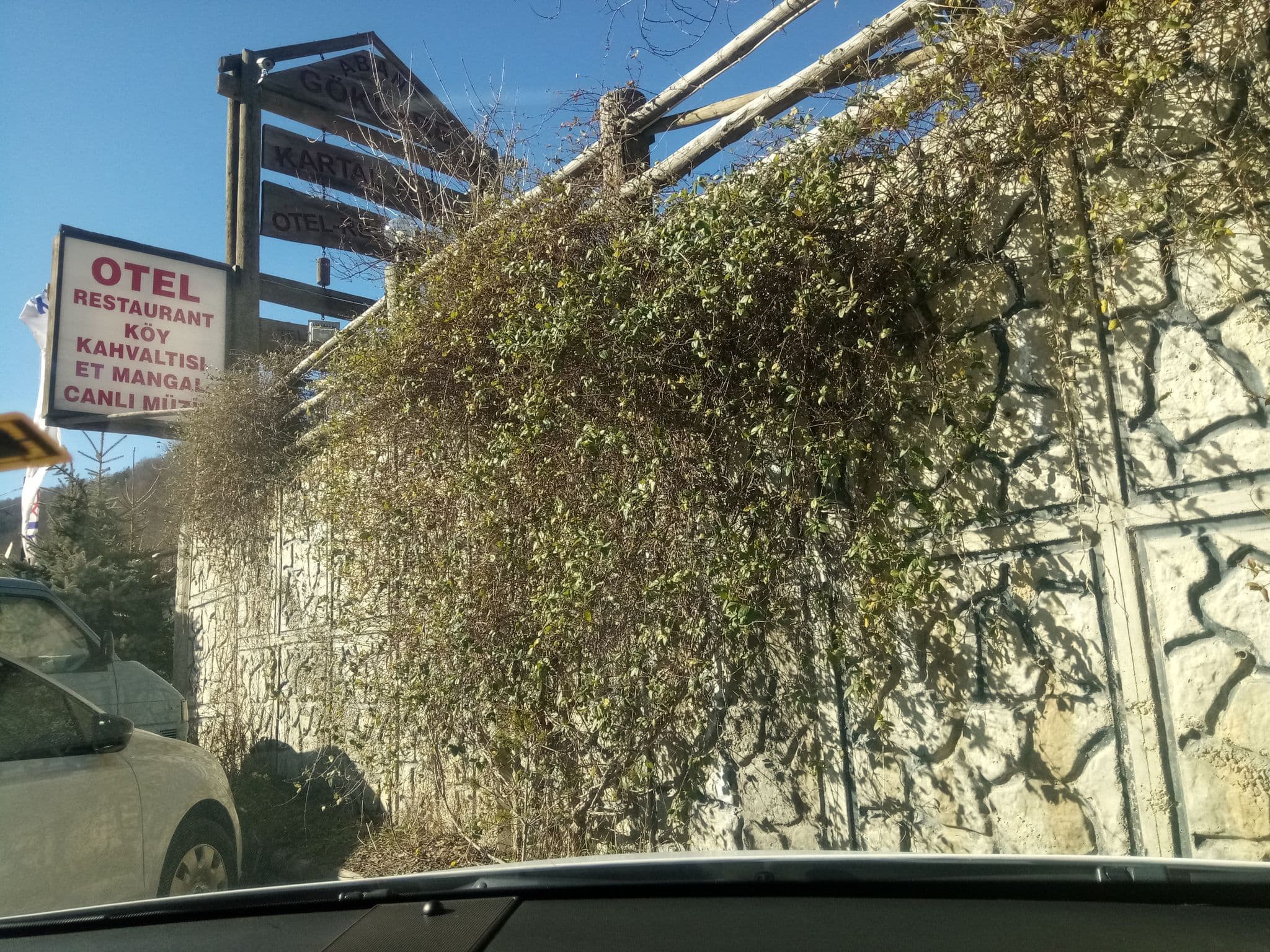 Street view near Abant Kartal Yuvası Otel, Gölköy — © mehmetsayin (CC BY-SA · Mapillary)
