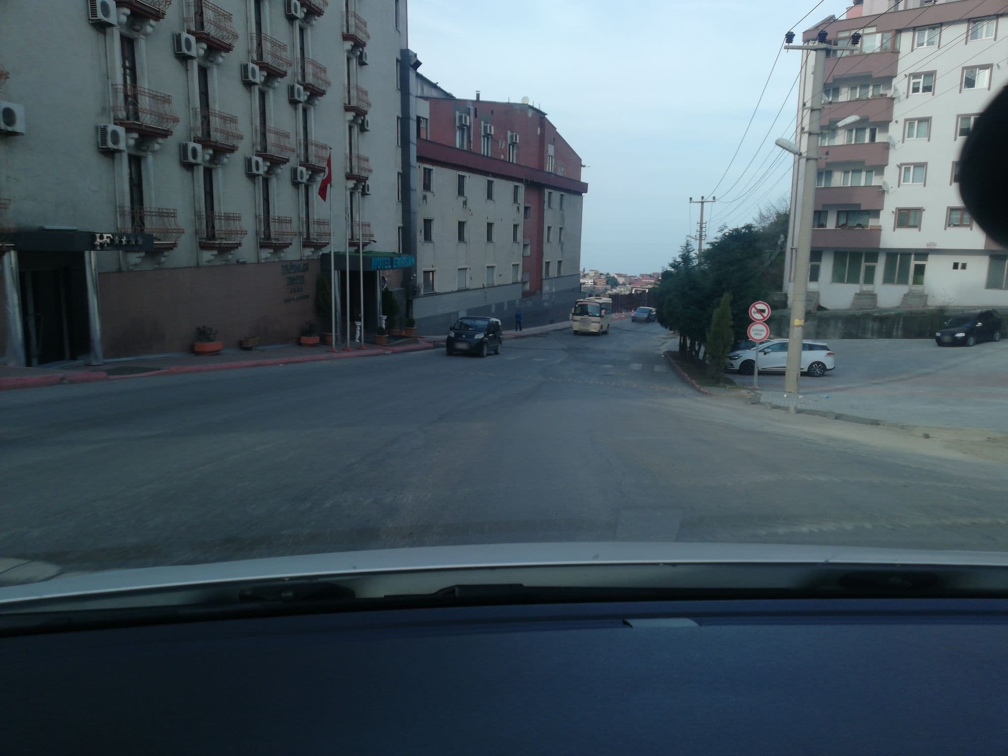 Street view near Emirgan Hotel, Zonguldak — © sefaonur (CC BY-SA · Mapillary)