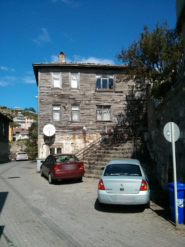 Street view near Filiz Apart Pansiyon, Amasra — © janvanbekkum (CC BY-SA · Mapillary)