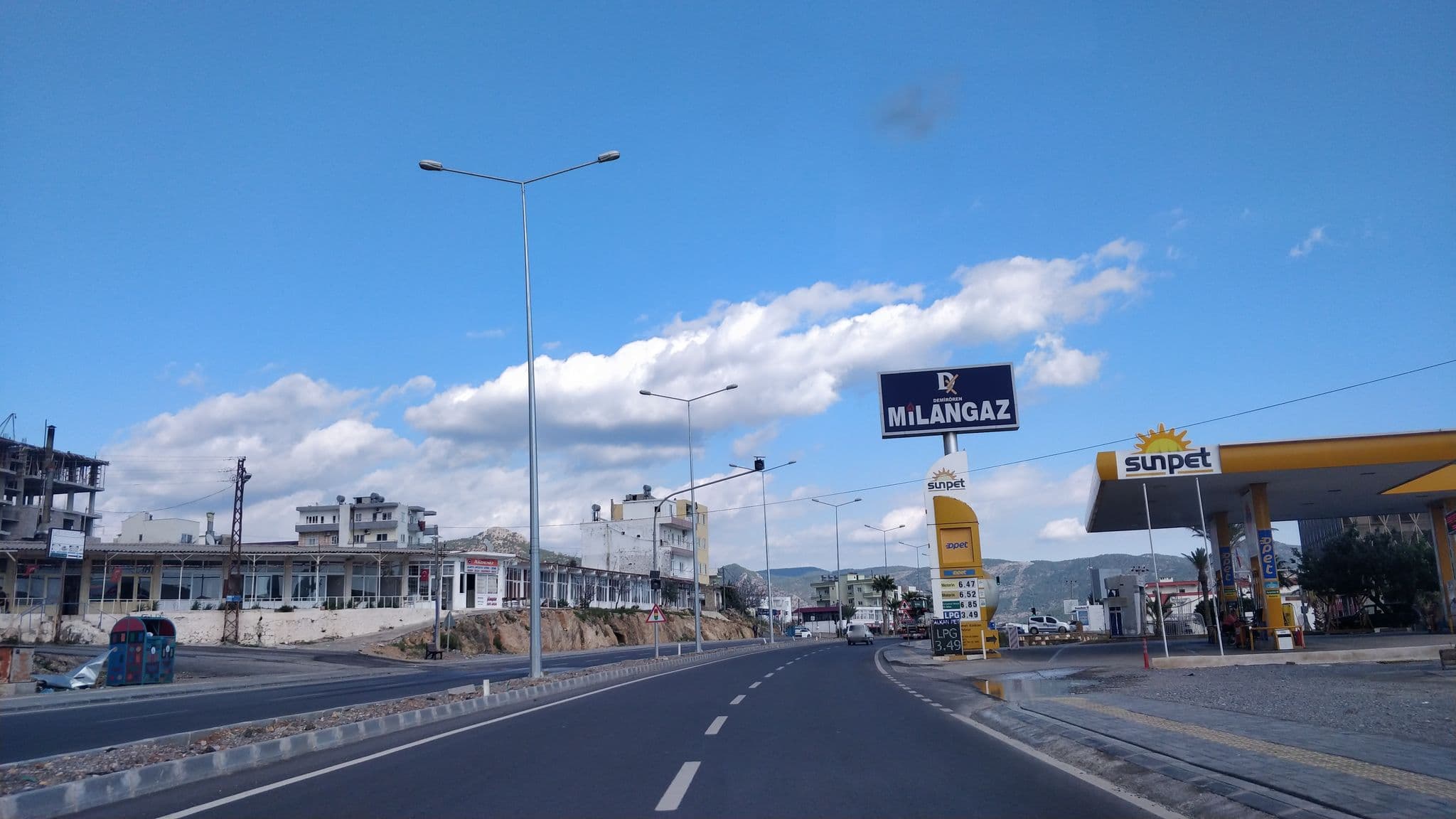 Street view near Pınar Motel, Aydıncık — © kasar (CC BY-SA · Mapillary)