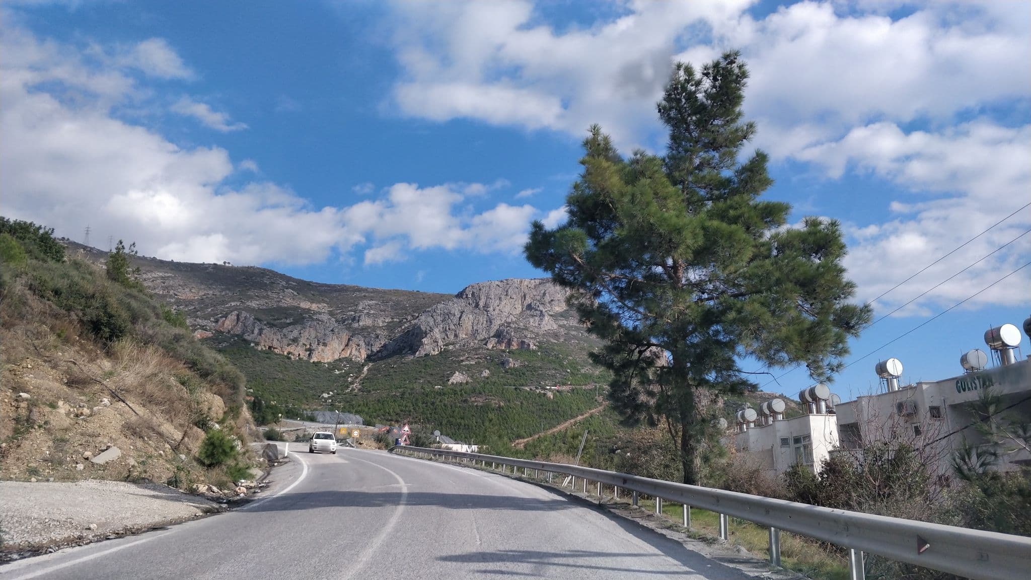 Street view near Dağ Cenneti Tatil Sitesi, Aydıncık — © kasar (CC BY-SA · Mapillary)