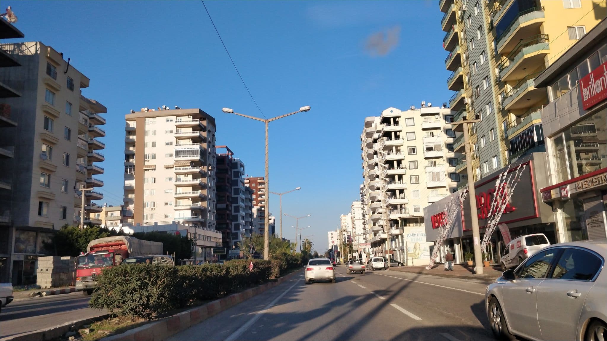 Street view near Dorya Otel Erdemli, Erdemli — © kasar (CC BY-SA · Mapillary)