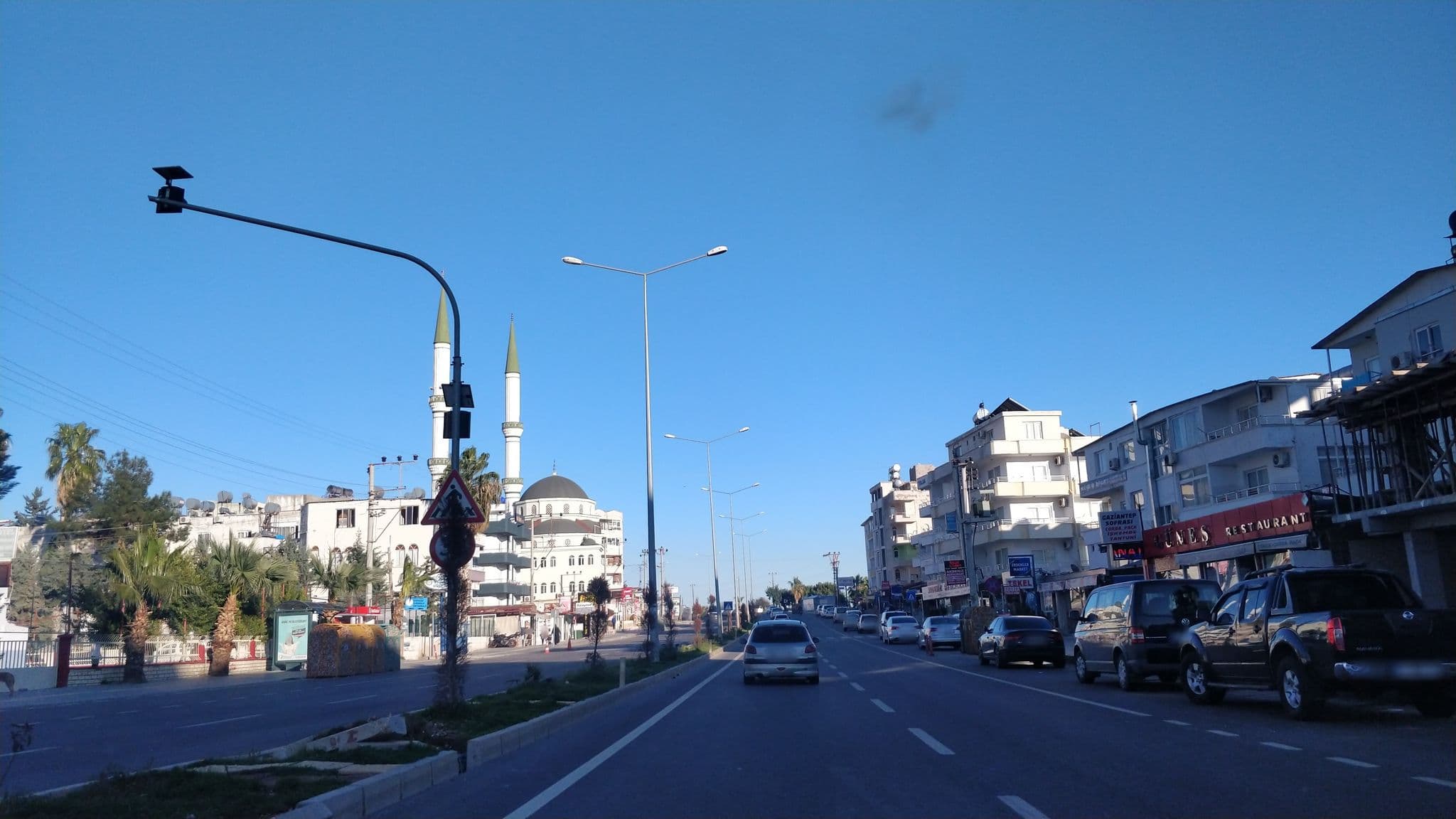 Street view near Sahil Motel Teras Cafe, Kızkalesi — © kasar (CC BY-SA · Mapillary)
