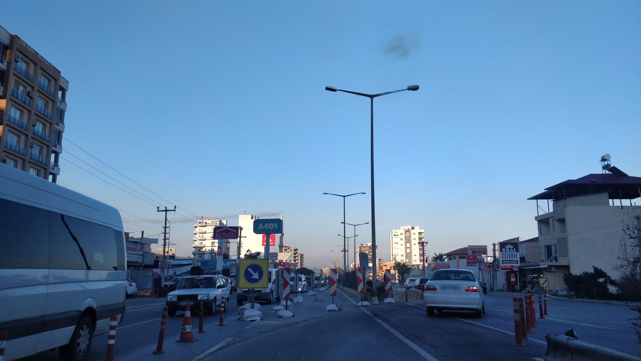 Street view near mersin enerji beach otel, Çeşmeli — © kasar (CC BY-SA · Mapillary)