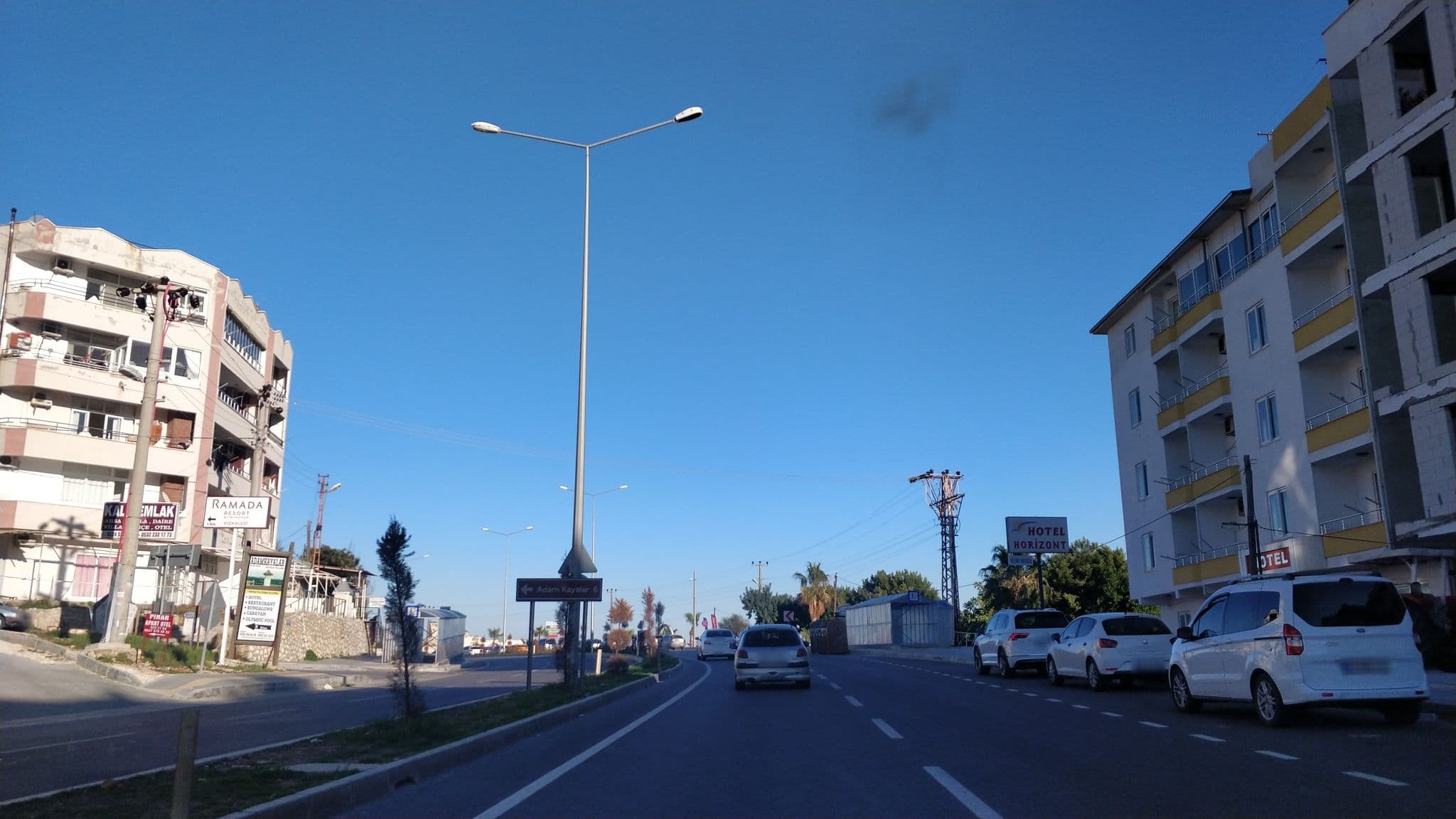 Street view near Yaka Inn Hotel, Kızkalesi — © kasar (CC BY-SA · Mapillary)