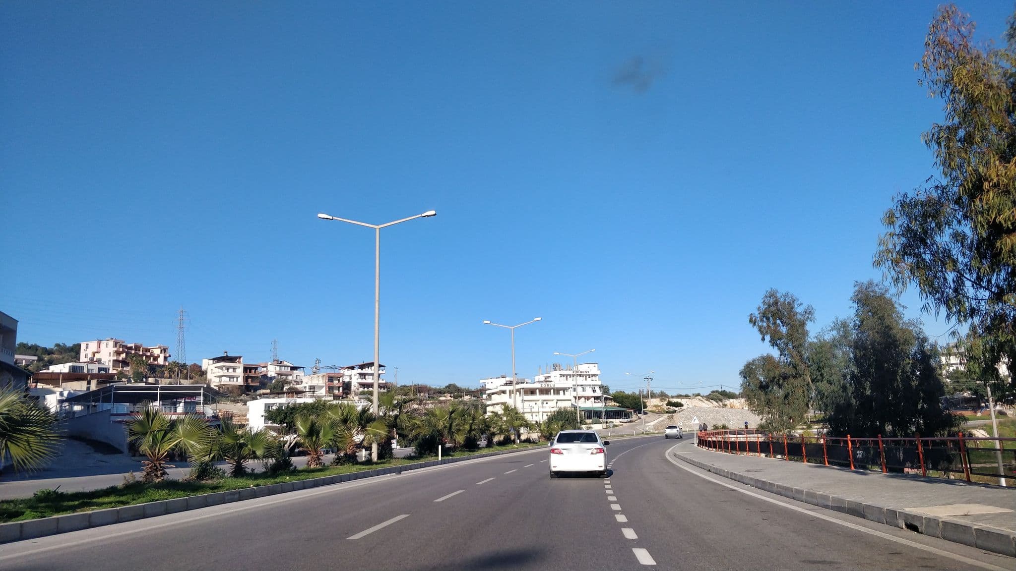 Street view near Çelik Pansiyon, Kızkalesi — © kasar (CC BY-SA · Mapillary)