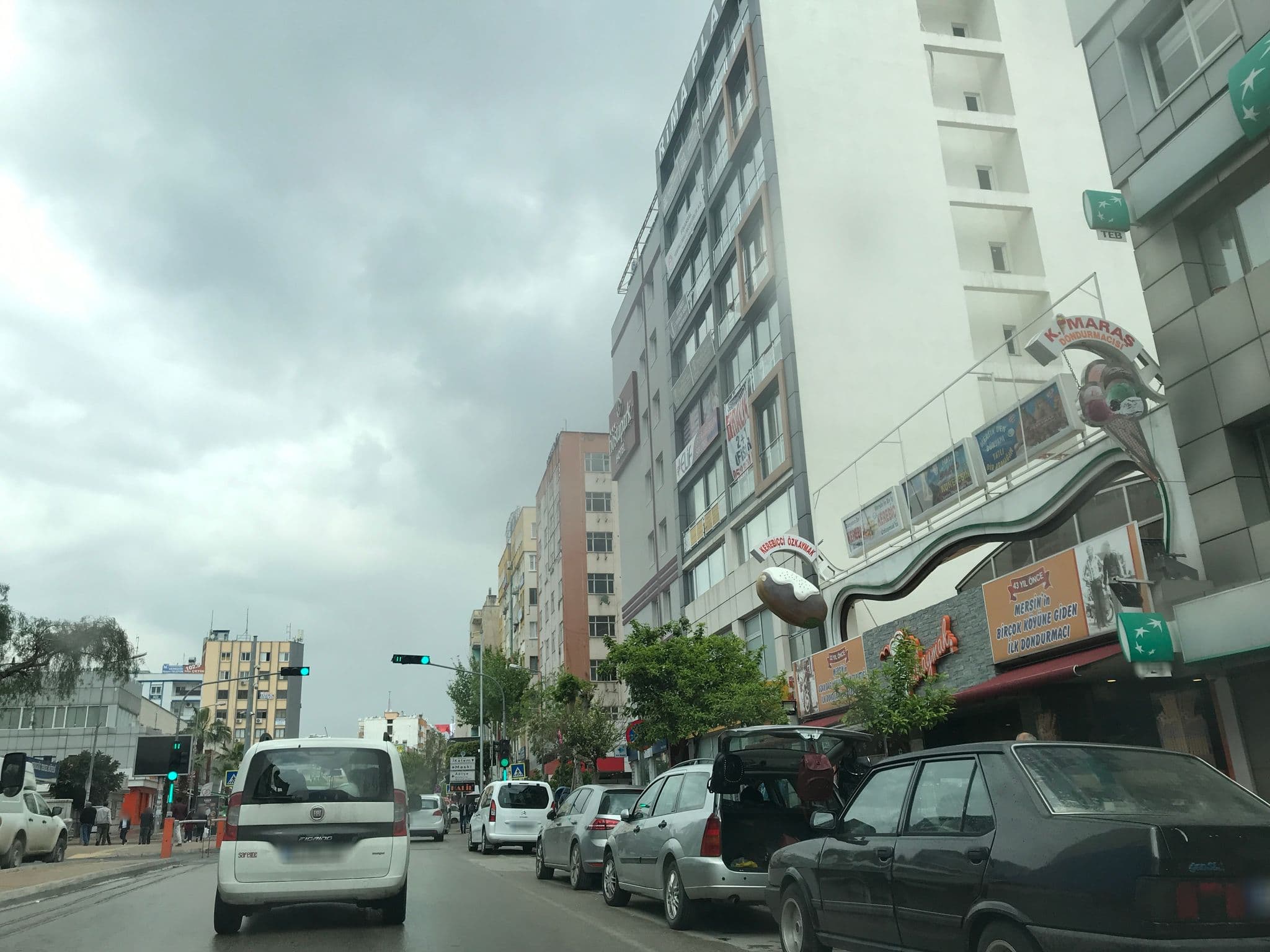 Street view near Hotel Köşk, Mersin — © hderinoz (CC BY-SA · Mapillary)