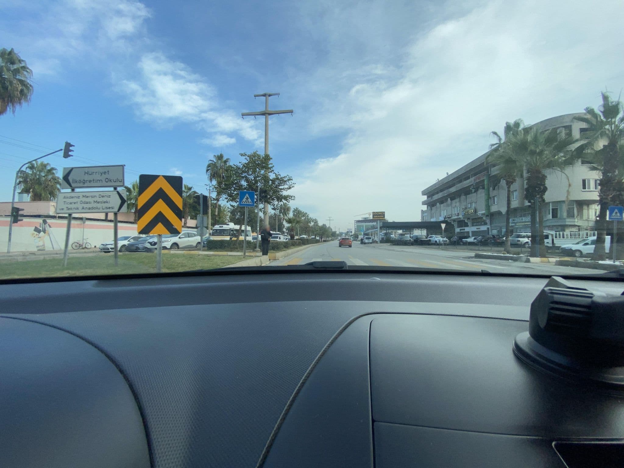 Street view near Liparıs Resort Hotel, Mersin — © Seyfettin033 (CC BY-SA · Mapillary)