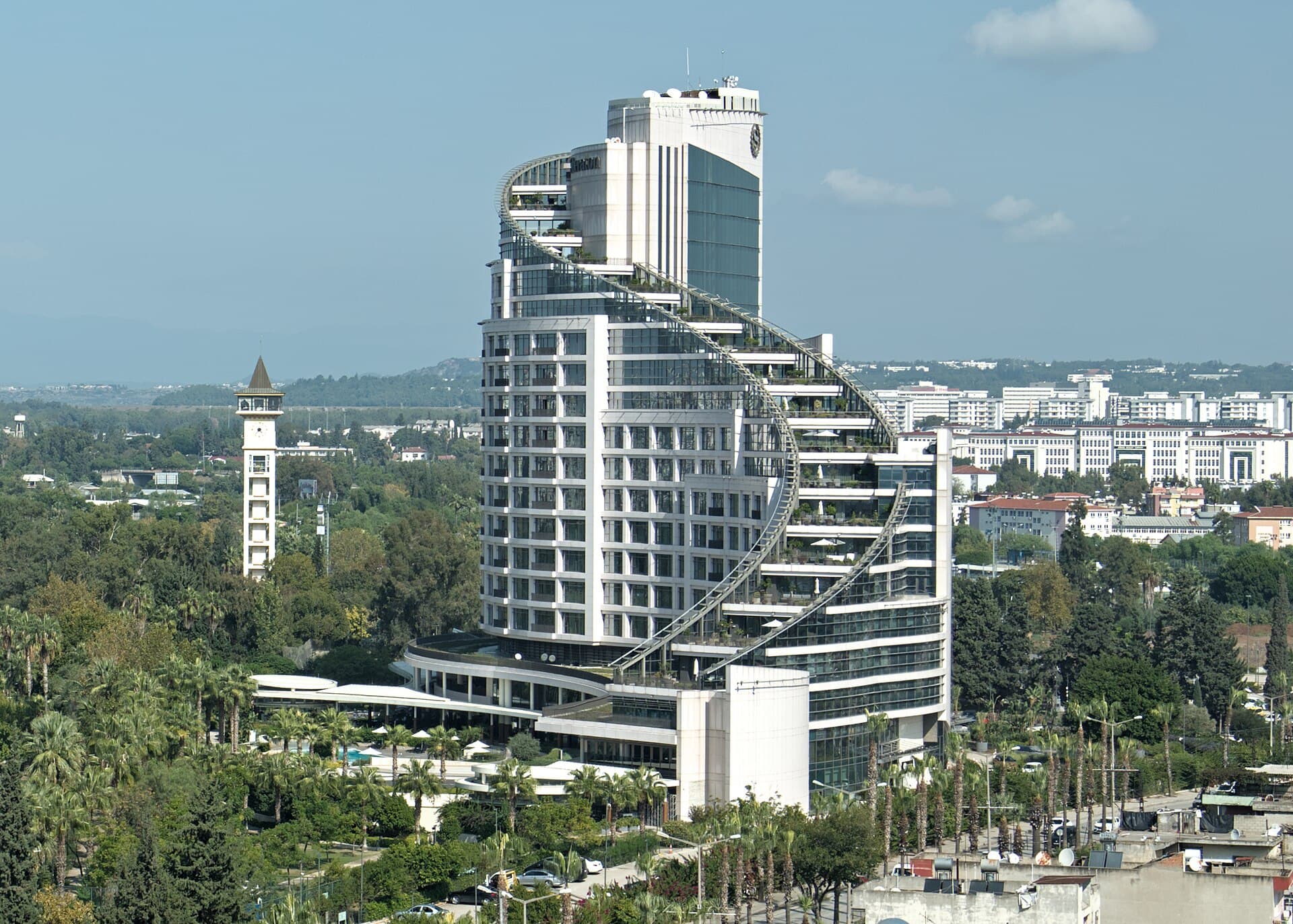 Sheraton Grand Adana (via Wikimedia Commons, CC BY-SA 4.0)
