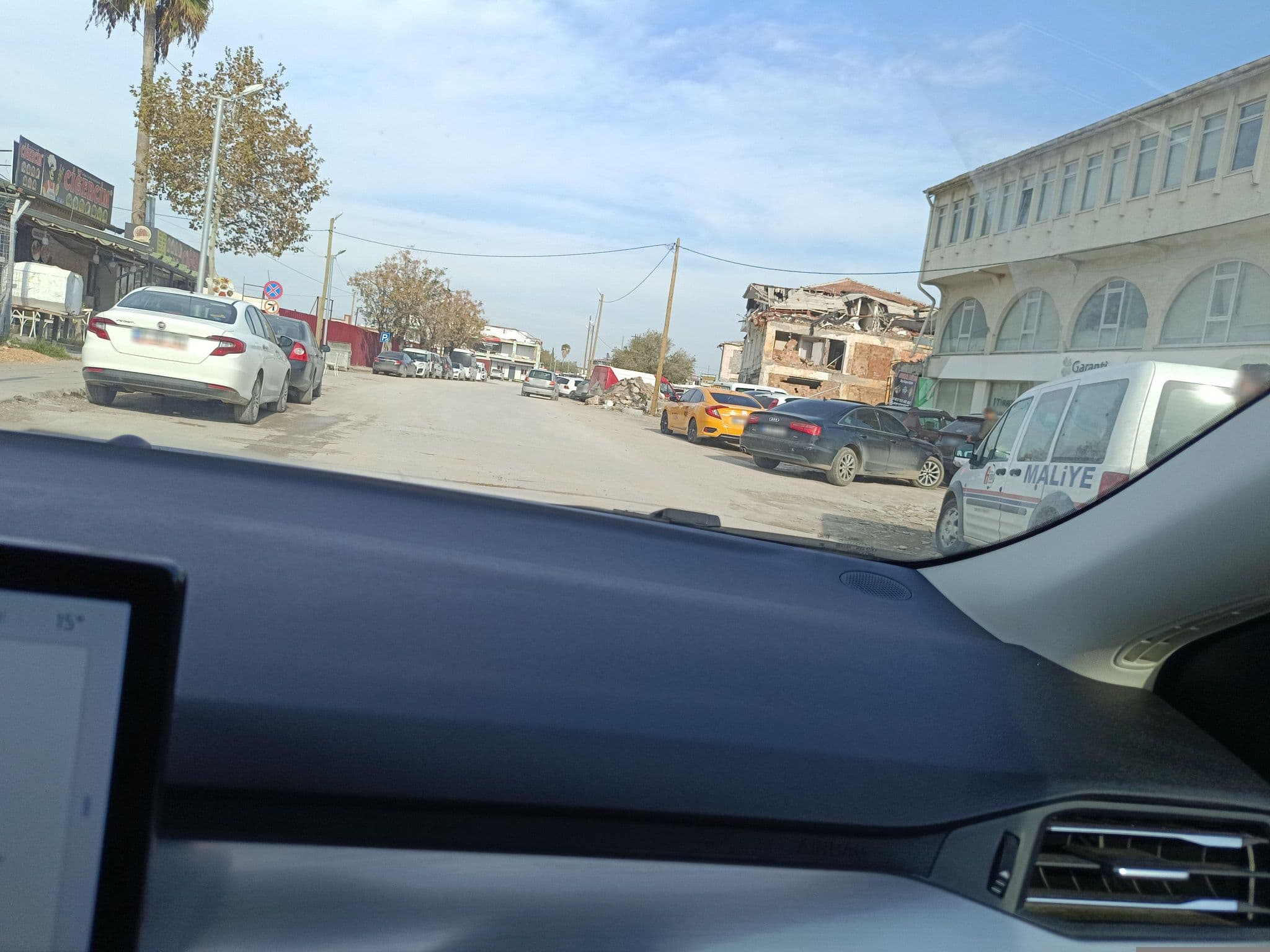 Street view near Antakya Mozaik Otel, Antakya — © meryem (CC BY-SA · Mapillary)