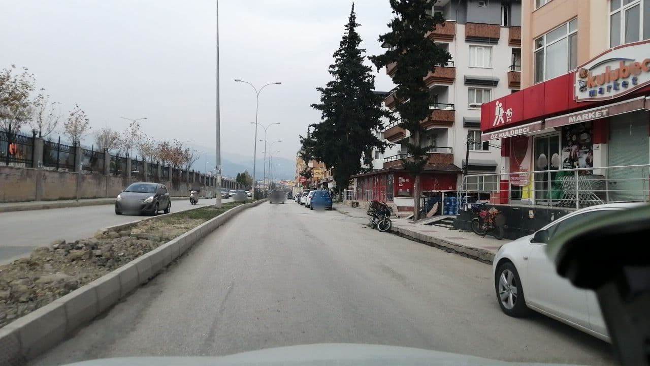 Street view near akstüdyo apartları, Anayazı — © ilkaysinik (CC BY-SA · Mapillary)