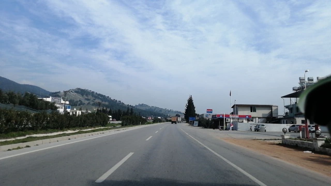 Street view near Kulübeci Otel, Serinyol — © ilkaysinik (CC BY-SA · Mapillary)