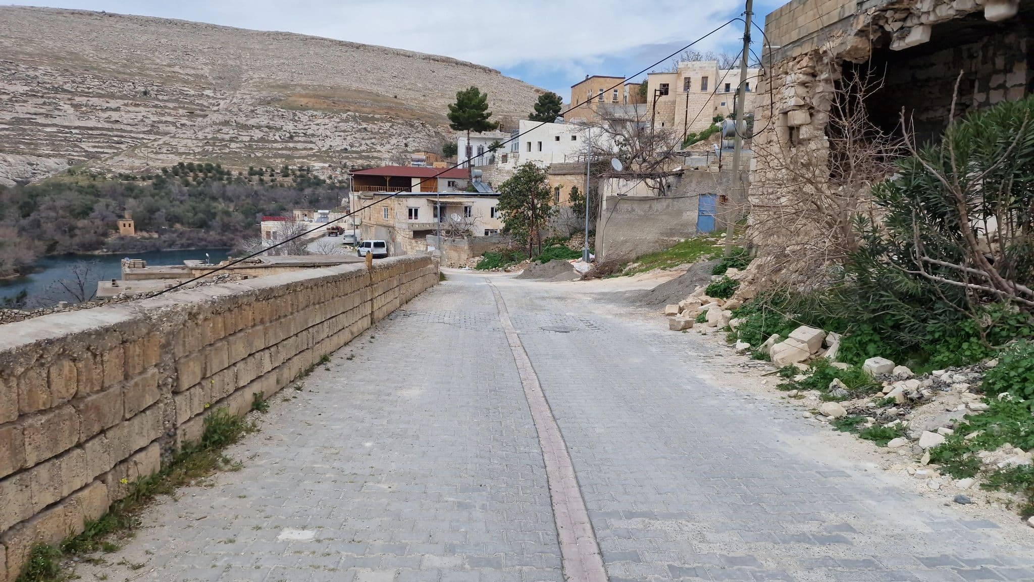 Street view near Şitamrat, Halfeti — © esario (CC BY-SA · Mapillary)