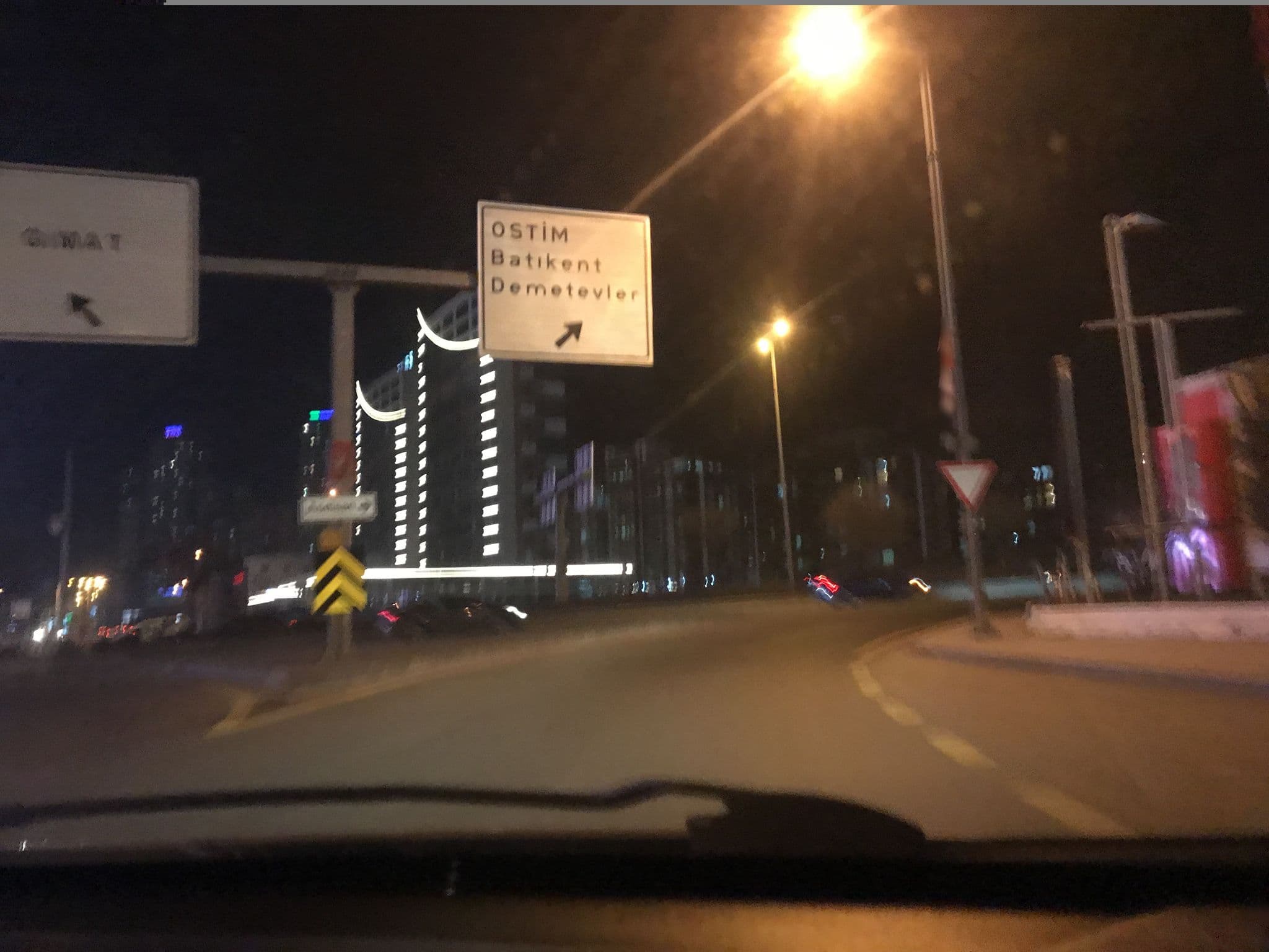 Street view near Hilton otel şantiyesi gimat, Batikent — © burcudemir (CC BY-SA · Mapillary)
