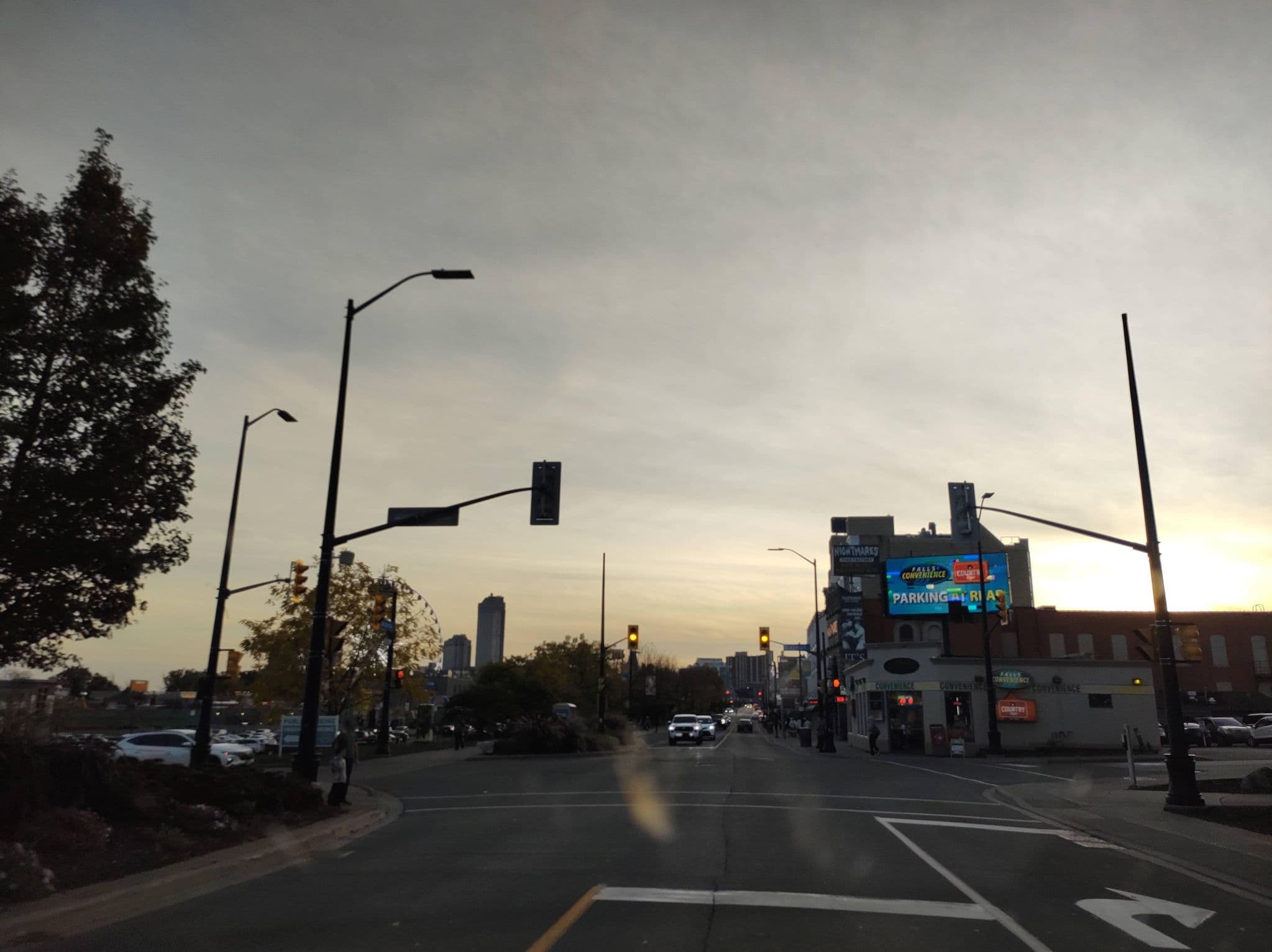 Street view near Clifton Victoria Inn at the Falls, Niagara Falls — © thetornado76 (CC BY-SA · Mapillary)