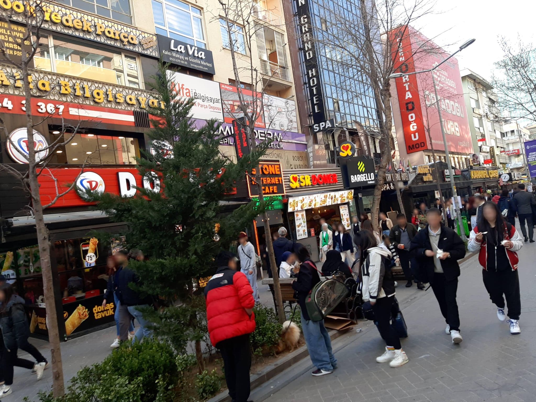 Street view near Midyat Grand Divan Hotel, Ankara — © BeronTheColossus (CC BY-SA · Mapillary)