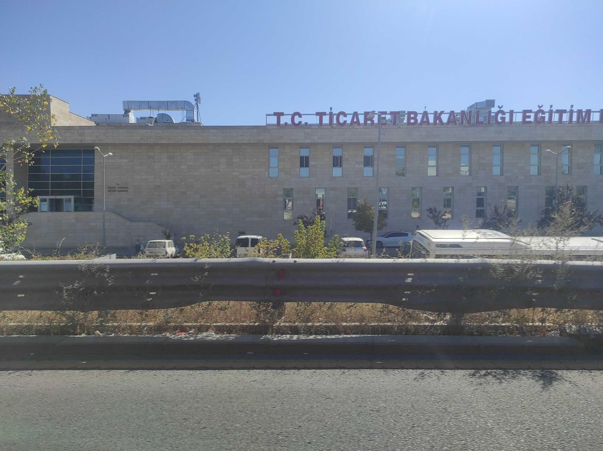Street view near Huzur Var Bu Odada, Saracalarçiftliği — © AmOosm (CC BY-SA · Mapillary)