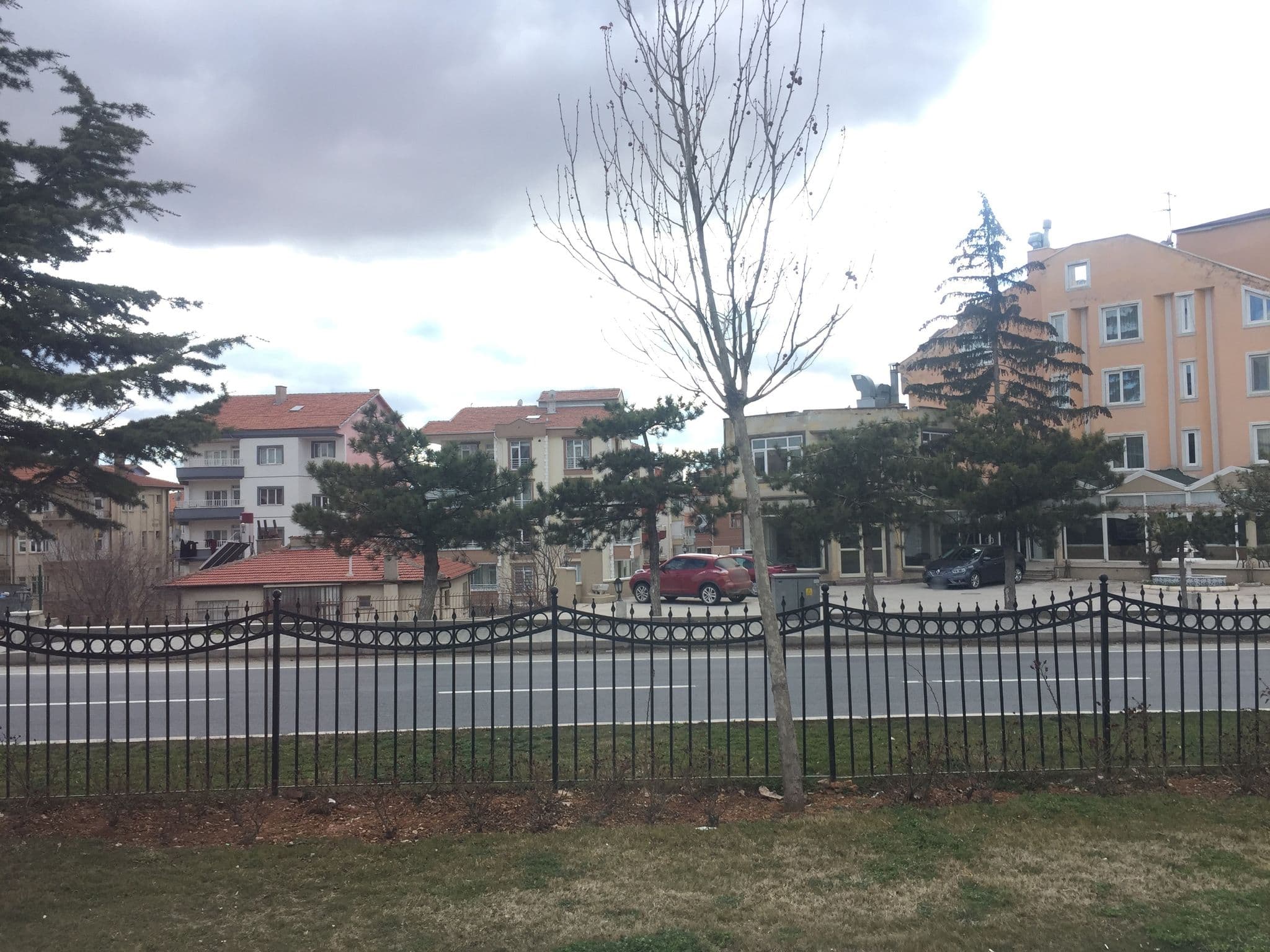 Street view near COŞKUNTUNA HOTEL LOBBY BAHÇE, Kırşehir — © mrgunen (CC BY-SA · Mapillary)