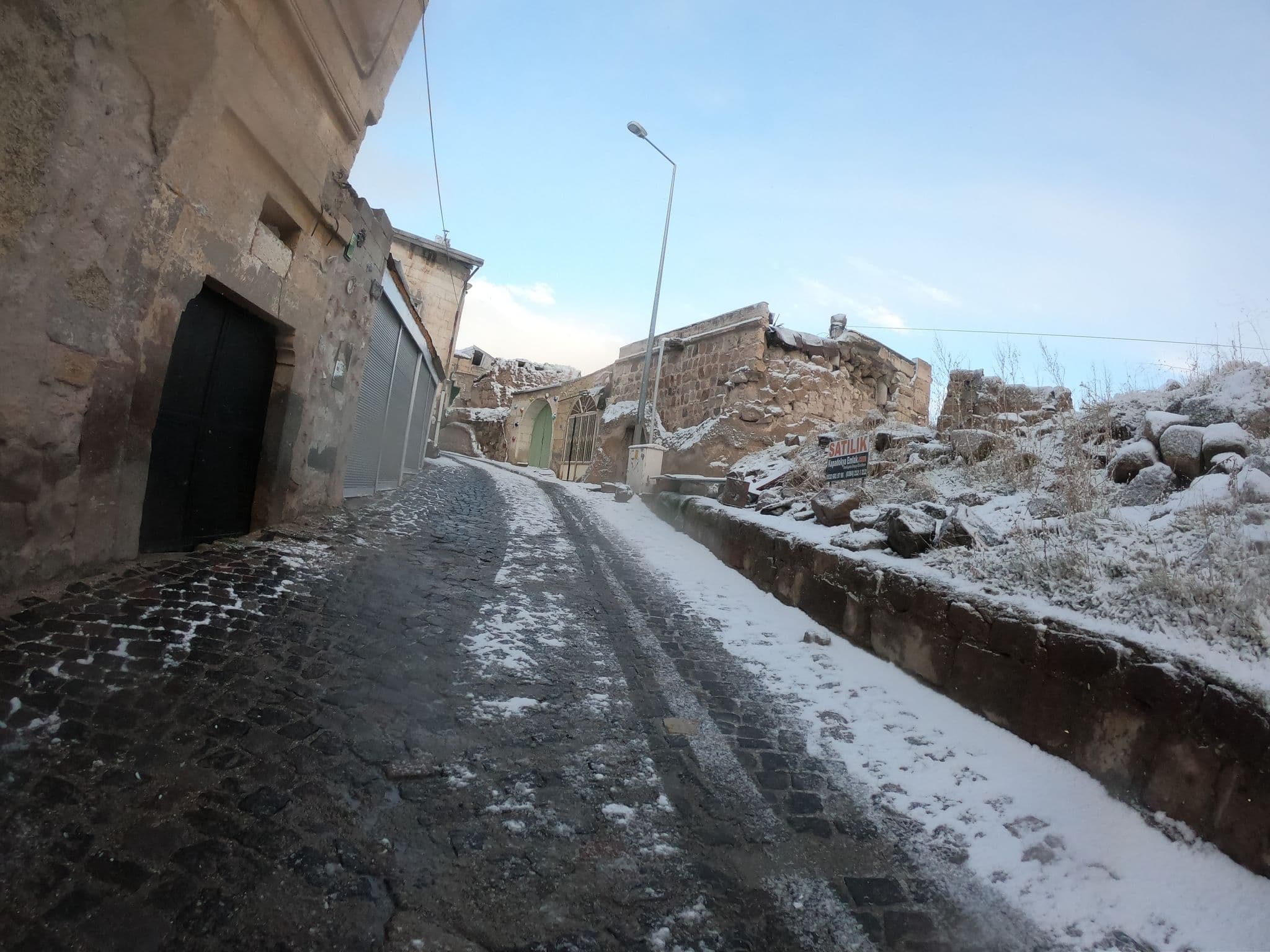 Street view near Tabal Cave Hotel, Göreme — © chrisbeddow (CC BY-SA · Mapillary)