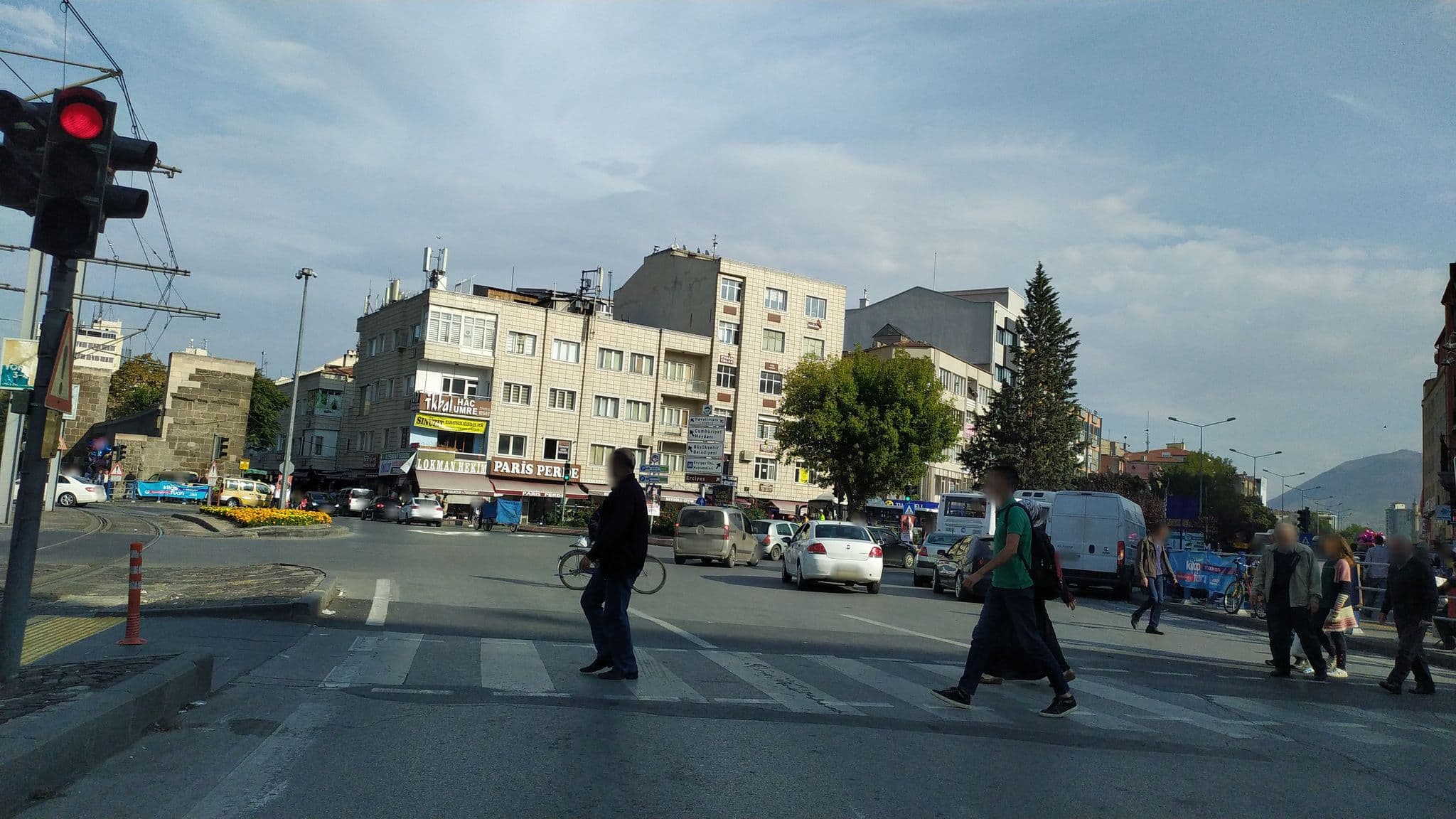 Street view near Rodisson Blu Hotel, Kayseri — © ozenharun (CC BY-SA · Mapillary)