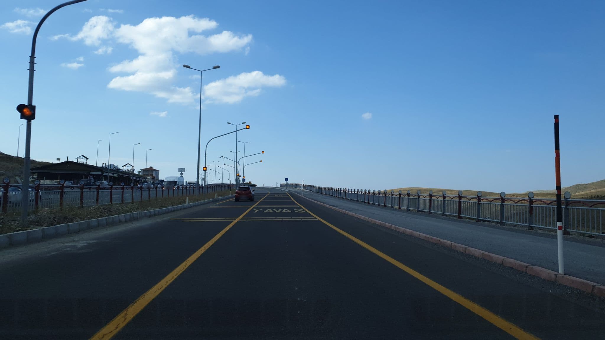 Street view near Erciyes Üniversitesi Misafirhanesi, Hacılar — © esmerboy (CC BY-SA · Mapillary)