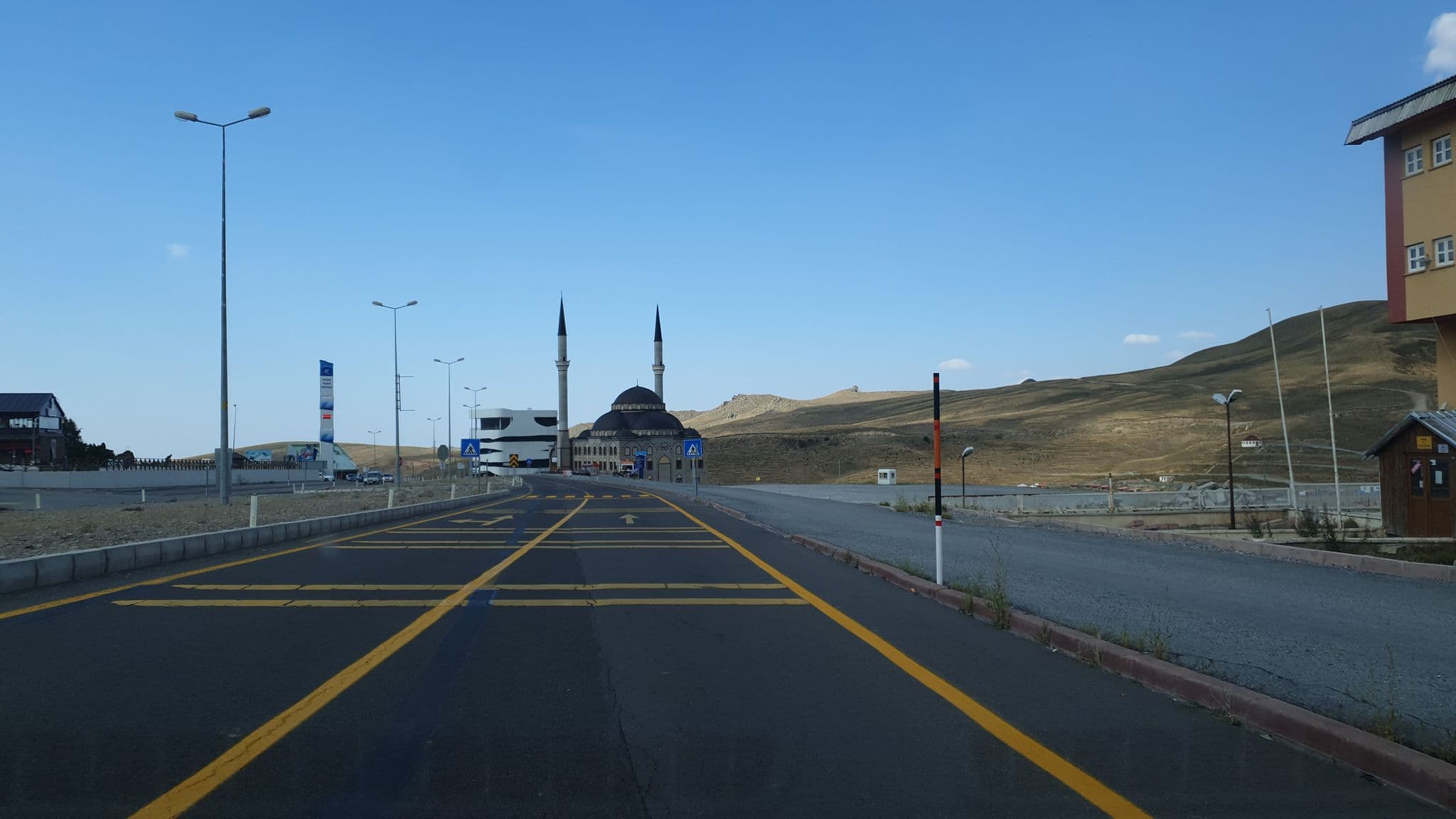 Street view near Zümrüt Palas Otel, Hacılar — © esmerboy (CC BY-SA · Mapillary)