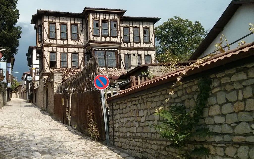 Street view near karaüzümler konağı, Safranbolu — © janvanbekkum (CC BY-SA · Mapillary)