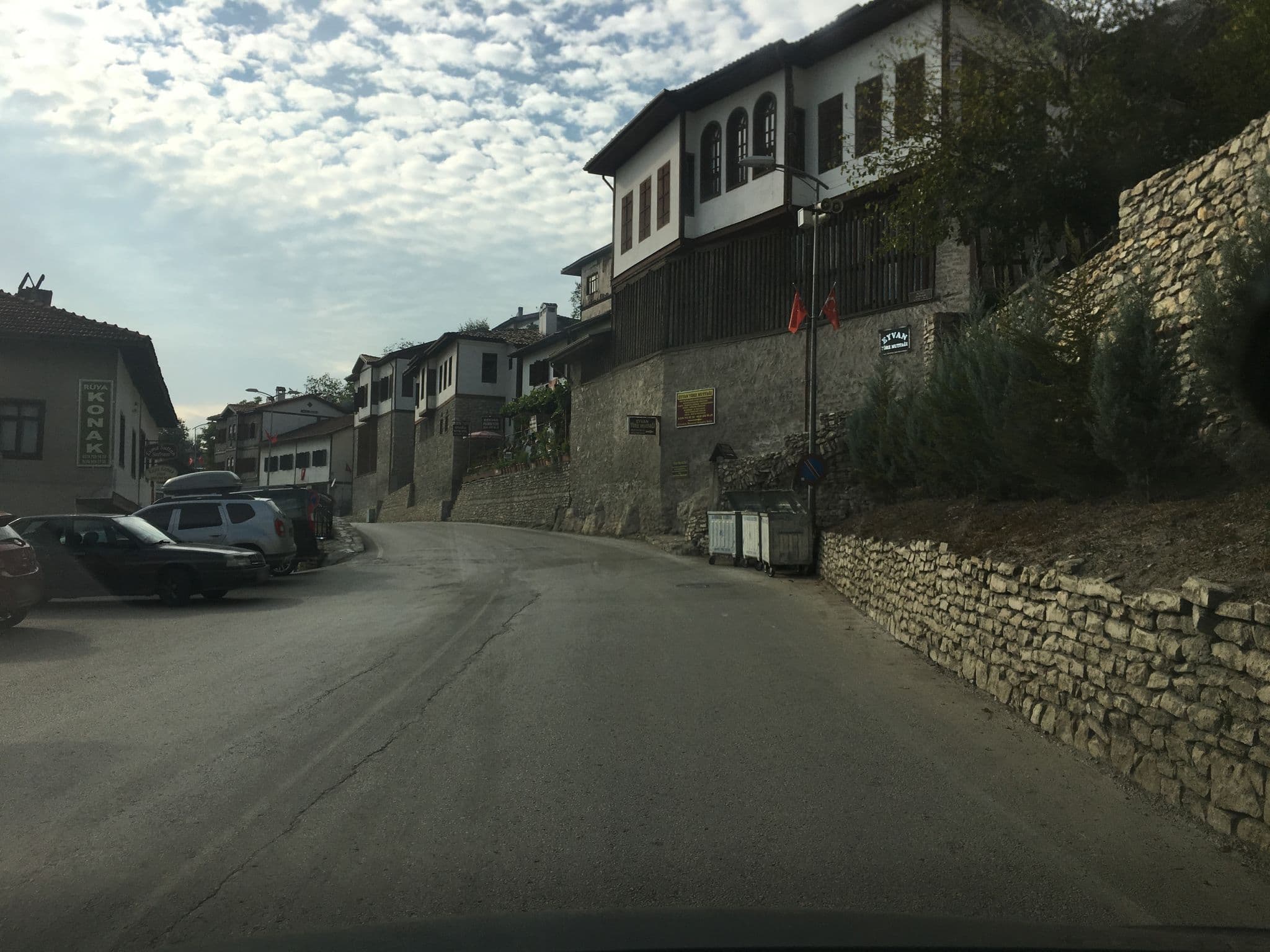 Street view near Karabük Üniversitesi Uygulama Oteli Resepsiyon, Safranbolu — © empty (CC BY-SA · Mapillary)