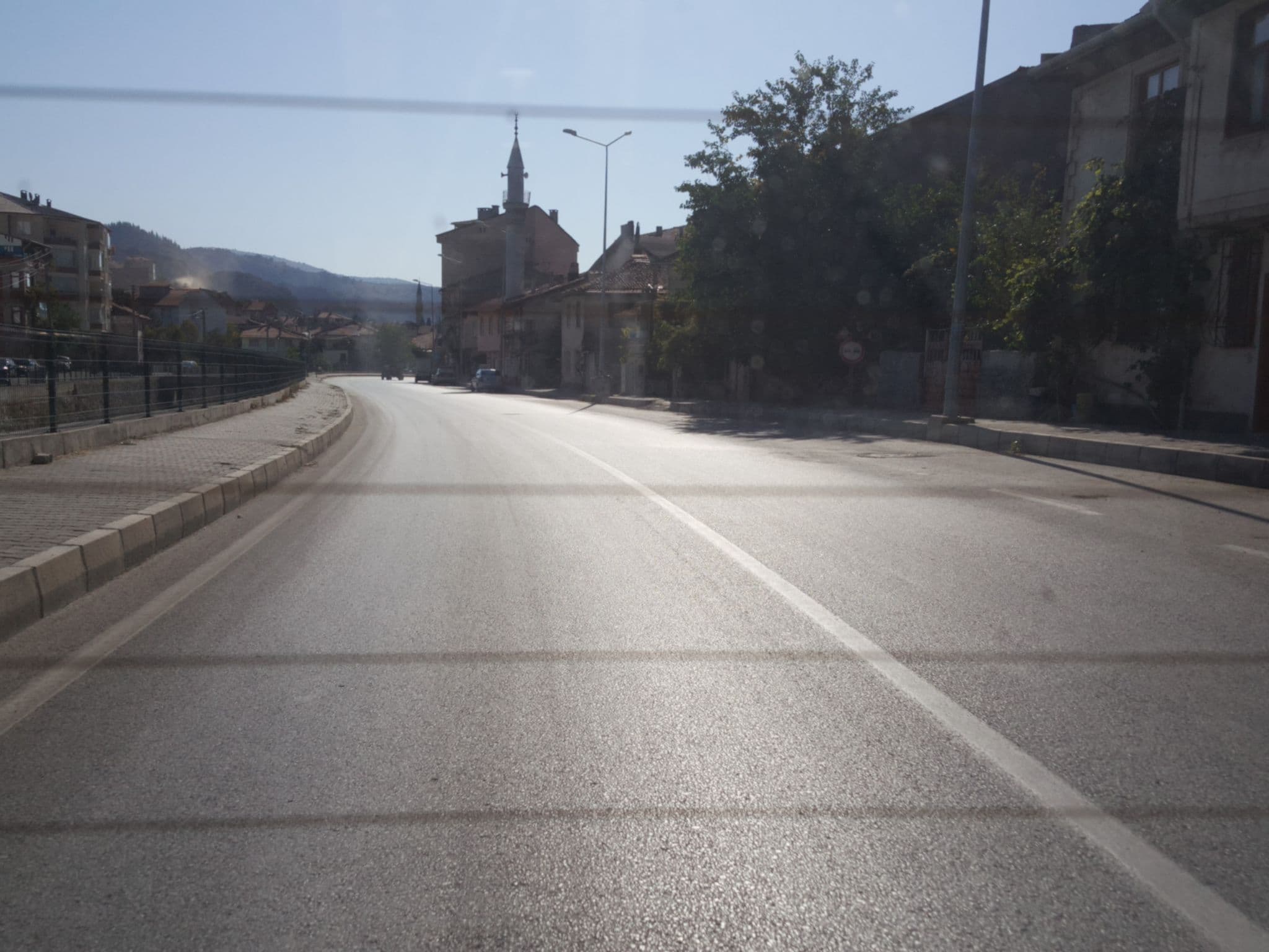 Street view near Elmabeli Otel & Restaurant, İskilip — © aliaktrk52 (CC BY-SA · Mapillary)