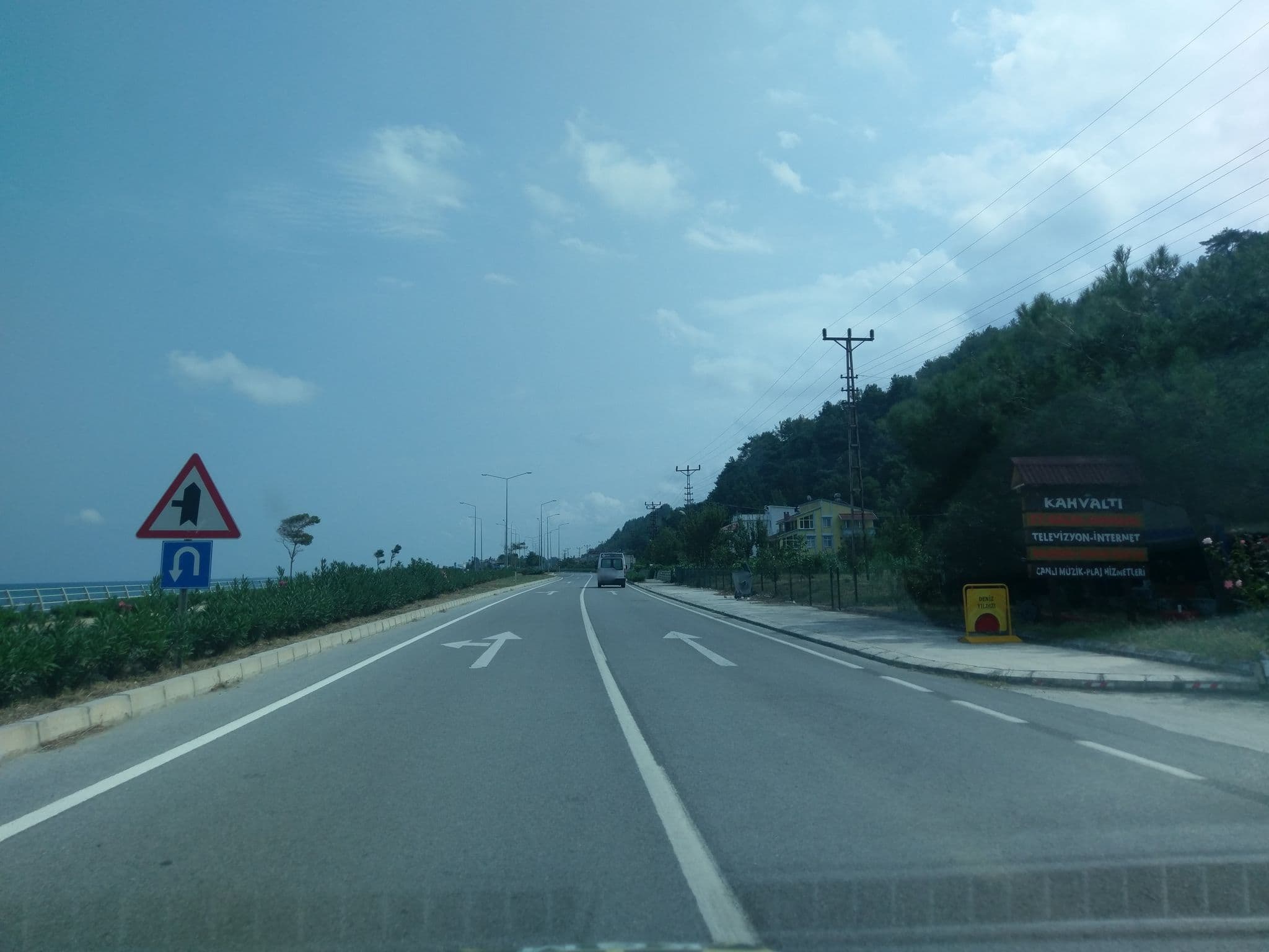 Street view near Deniz Yıldızı Tesisleri, Gerze — © ozkanilyasaksu (CC BY-SA · Mapillary)