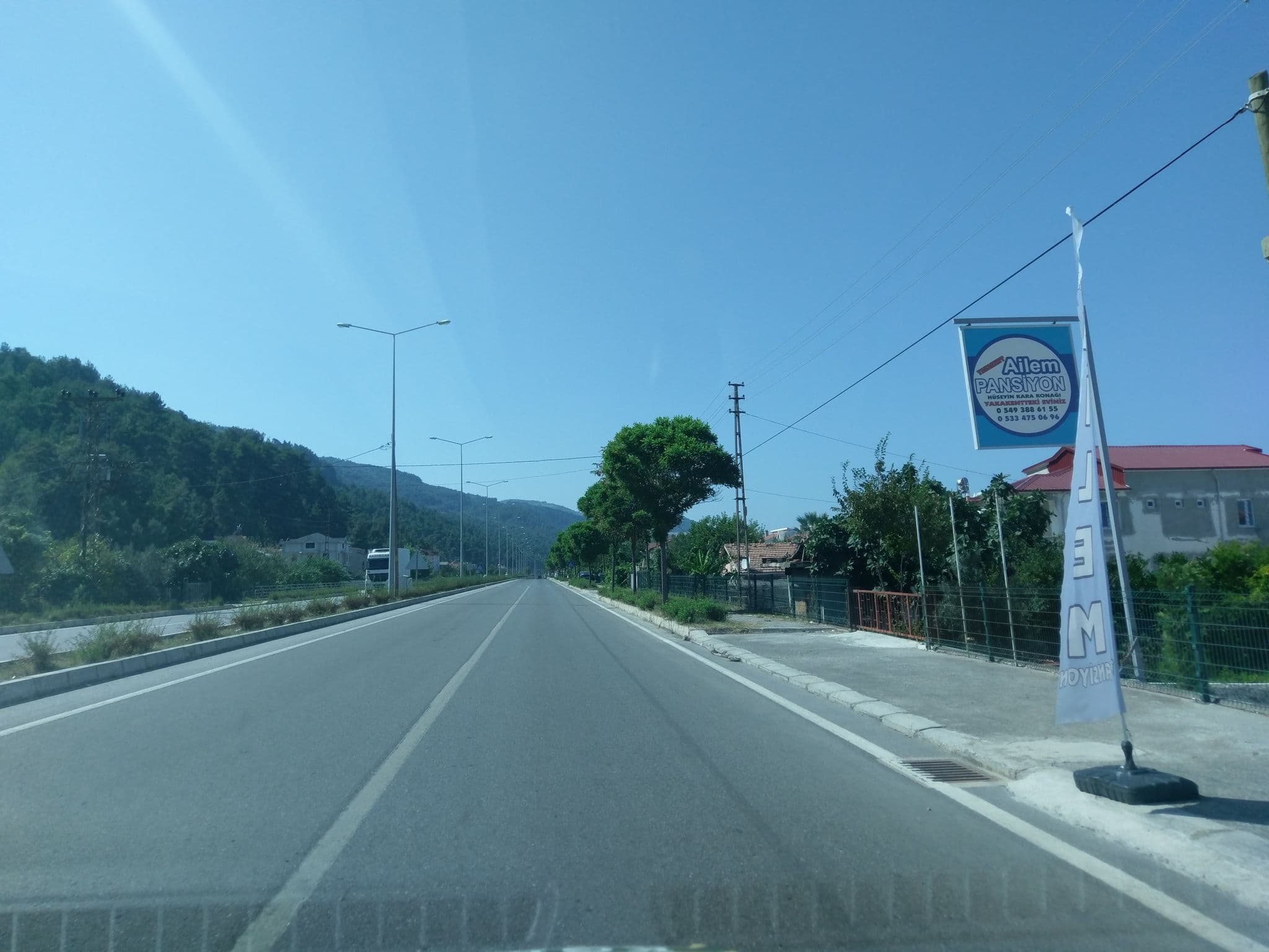 Street view near Ailem Pansiyon, Gerze — © ozkanilyasaksu (CC BY-SA · Mapillary)
