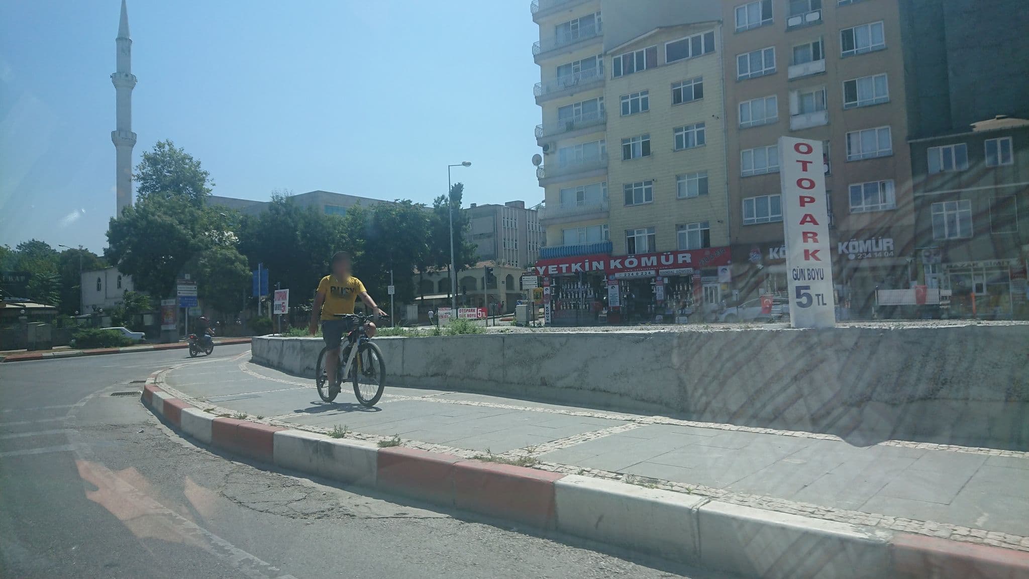 Street view near Grand Atakum Hotel, Samsun — © kubikanber (CC BY-SA · Mapillary)