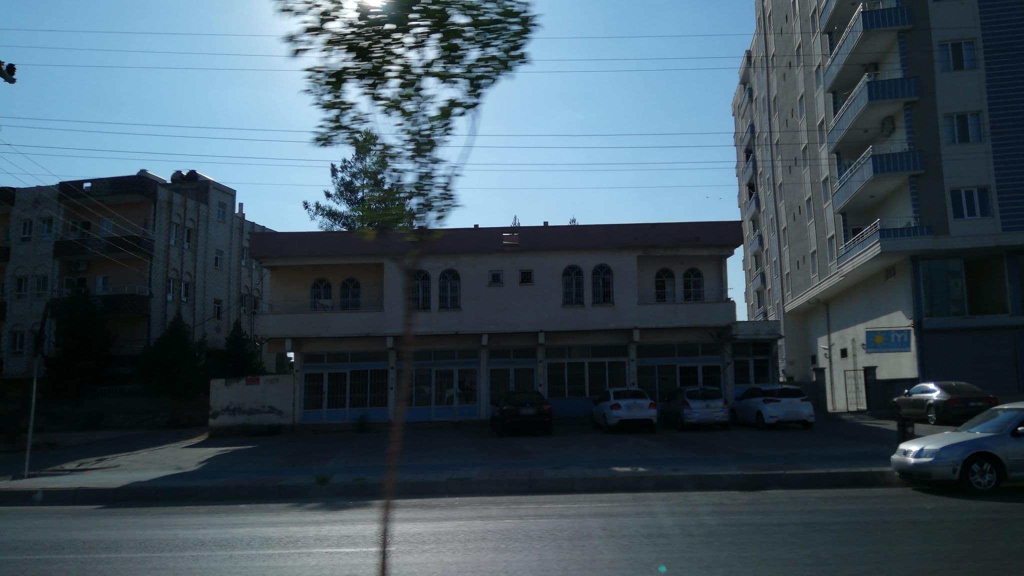 Street view near Midyat Kervan Hotel, Midyat — © aygur (CC BY-SA · Mapillary)