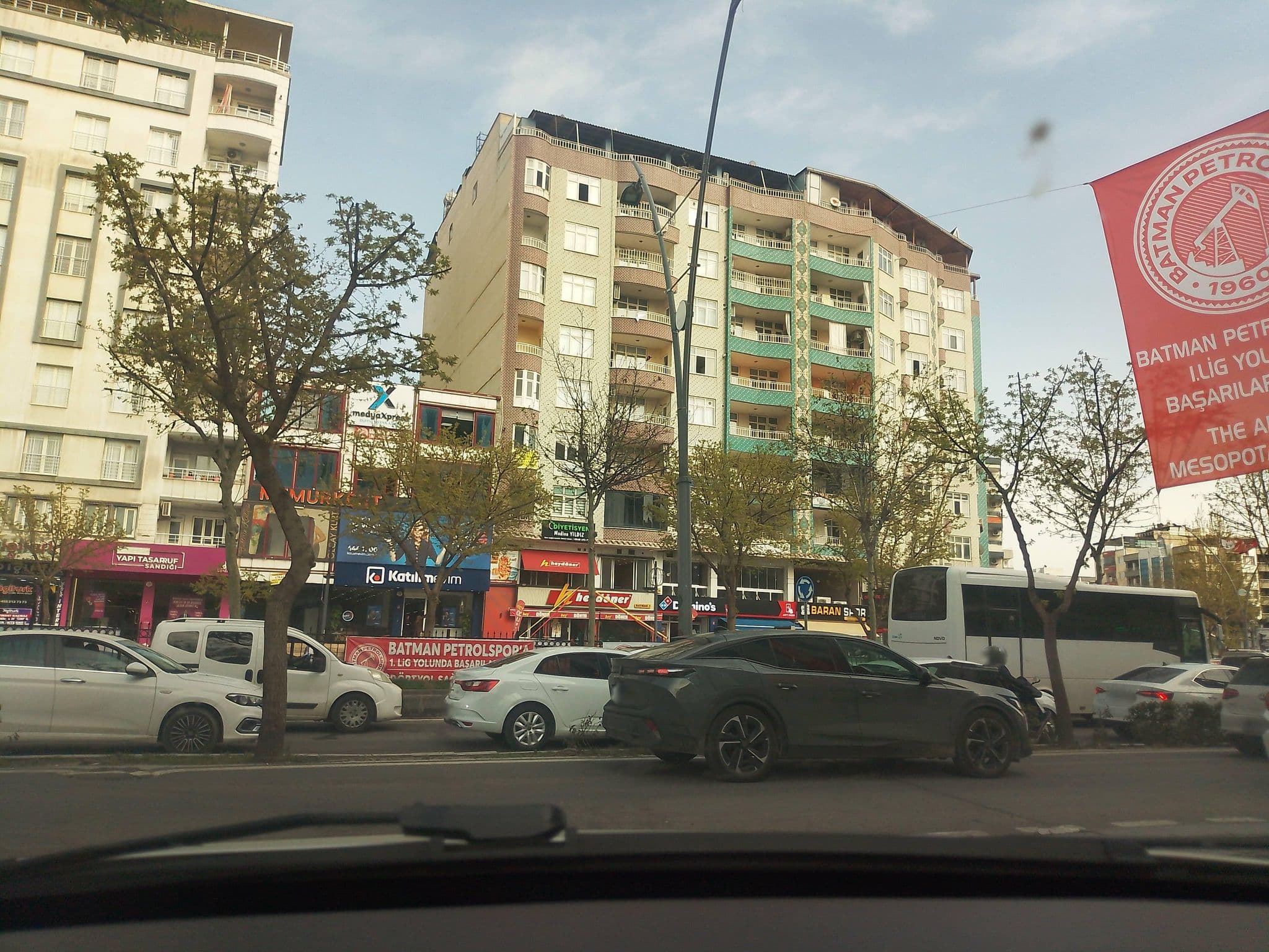 Street view near Mezopotamya Otel, Batman — © nesim (CC BY-SA · Mapillary)
