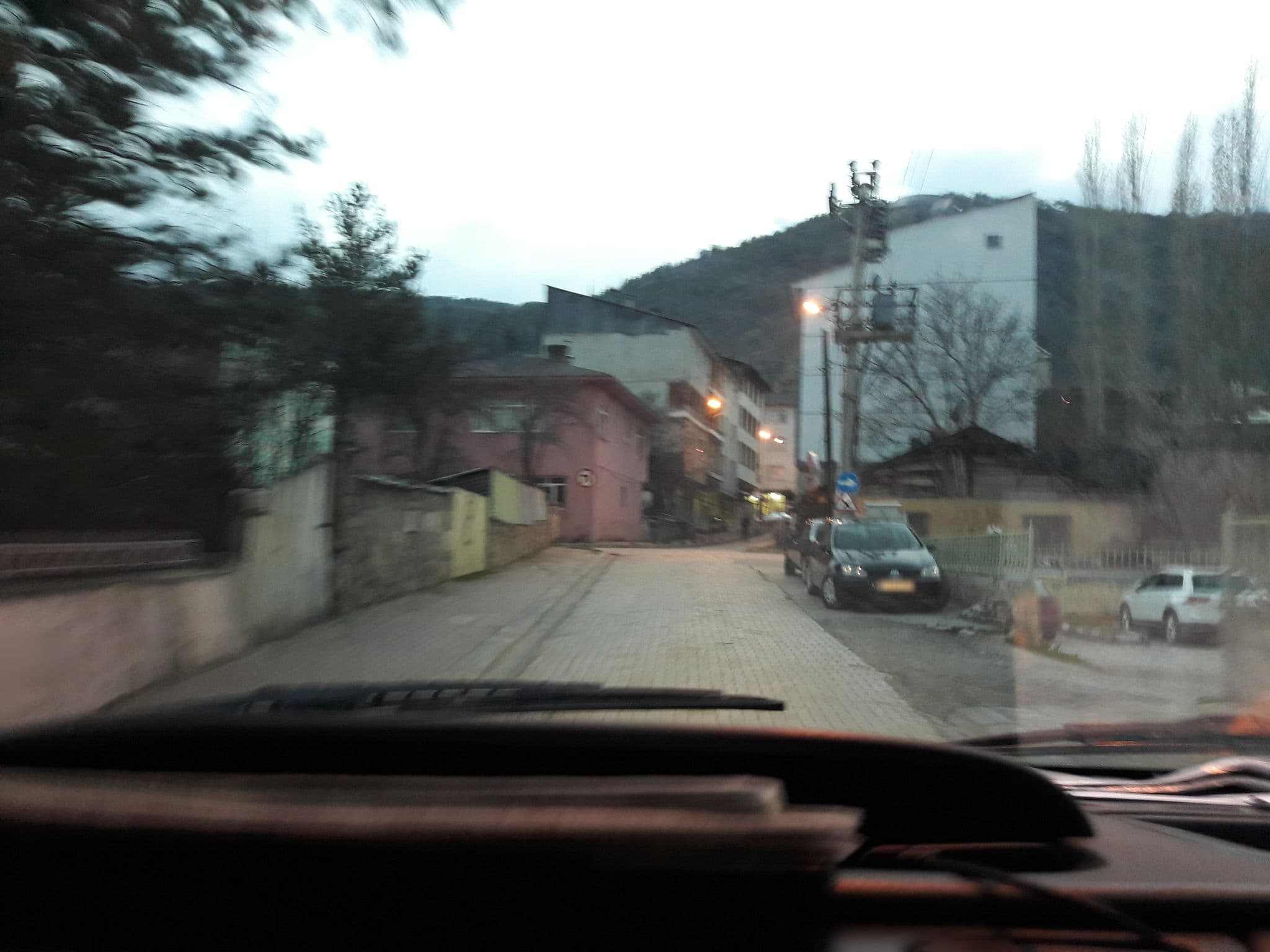 Street view near Alucra Öğretmenevi, Alucra — © hamitylmzz (CC BY-SA · Mapillary)