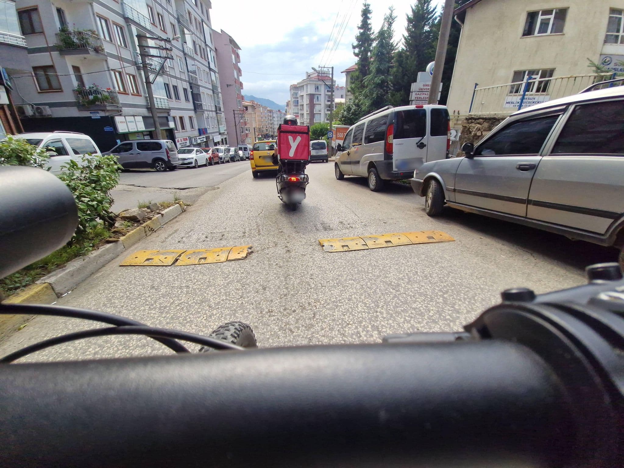 Street view near Giresun Üniversitesi Misafirhanesi, Giresun — © Ejderhan (CC BY-SA · Mapillary)