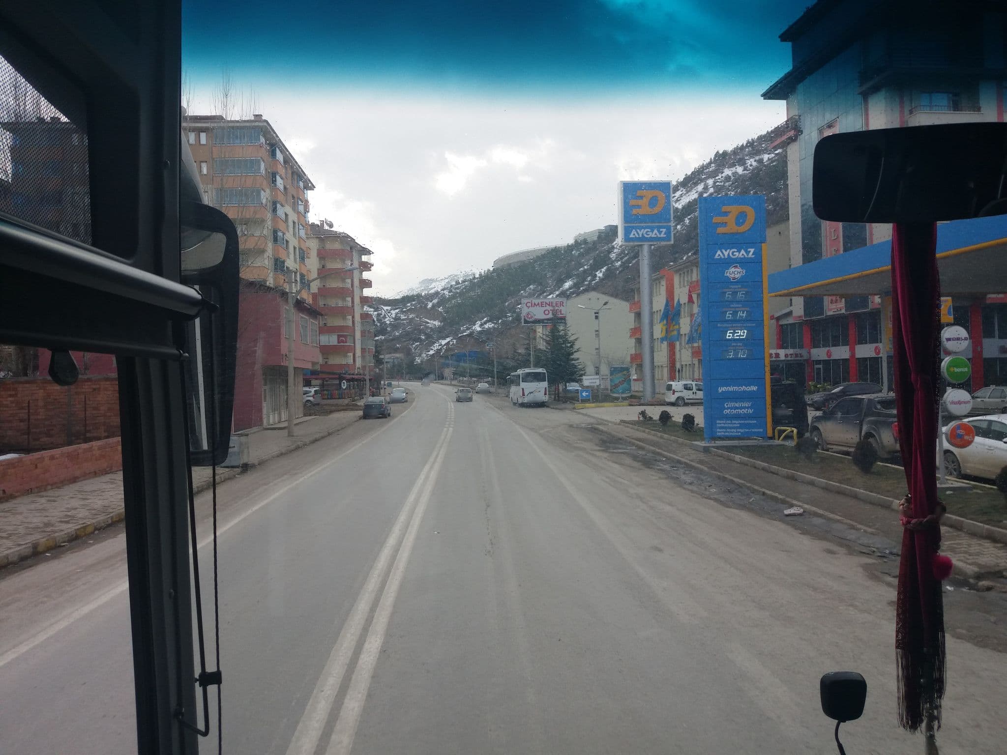 Street view near Çimenler Otel, Gümüşhane — © barisozdemir (CC BY-SA · Mapillary)