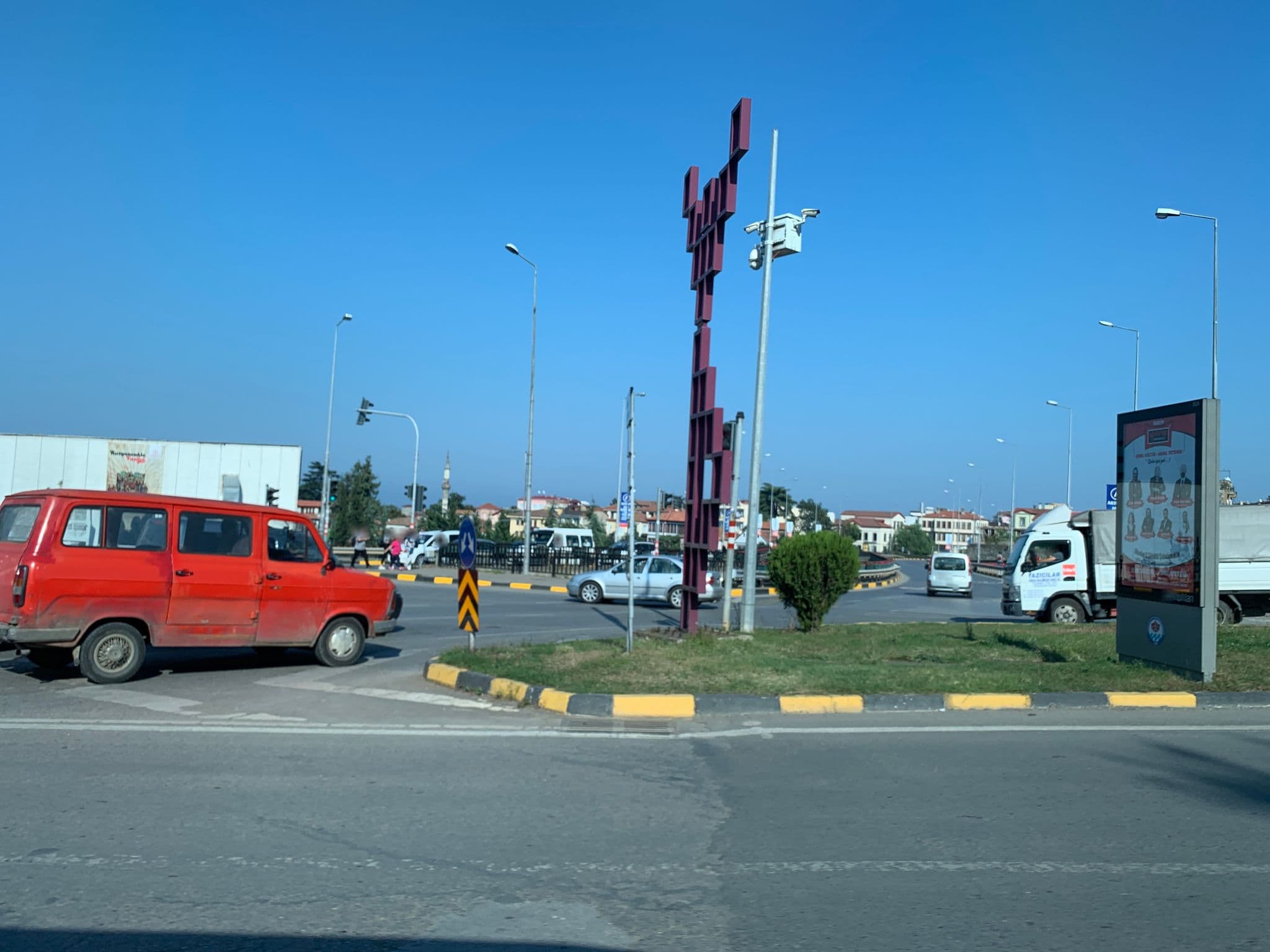 Street view near Trabzon  Ortahisar, Trabzon — © robot8a (CC BY-SA · Mapillary)