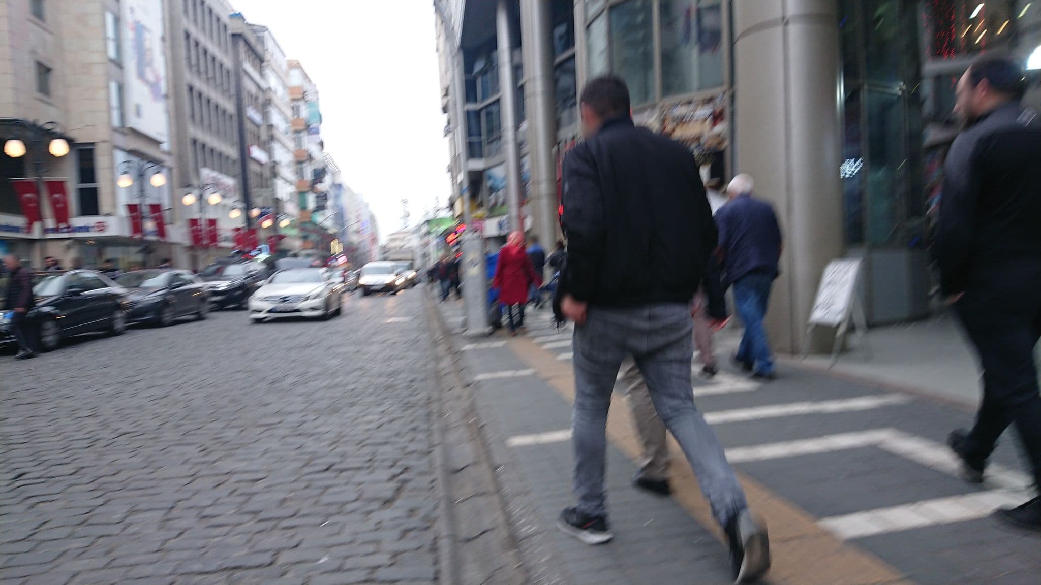 Street view near Zorlu Grand Hotel Cafe Z, Trabzon — © kubikanber (CC BY-SA · Mapillary)