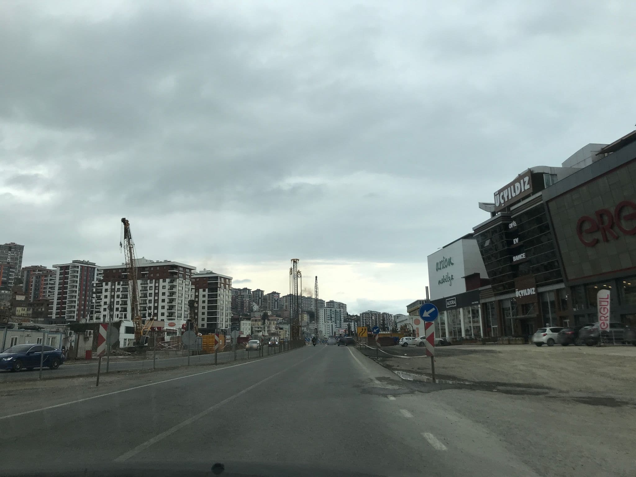 Street view near Liko Suit Otel, Yomra — © 348601 (CC BY-SA · Mapillary)