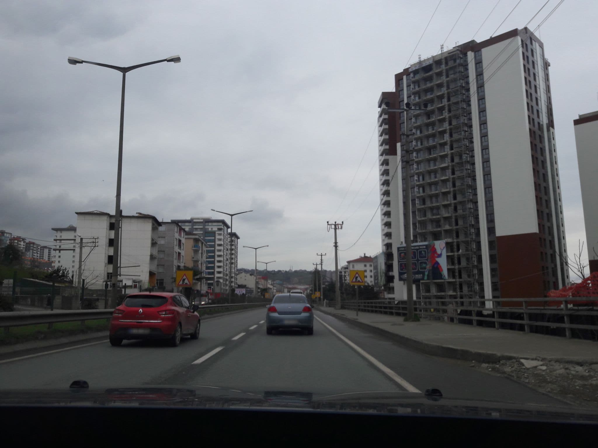Street view near Hero's Hotel, Yomra — © 348601 (CC BY-SA · Mapillary)