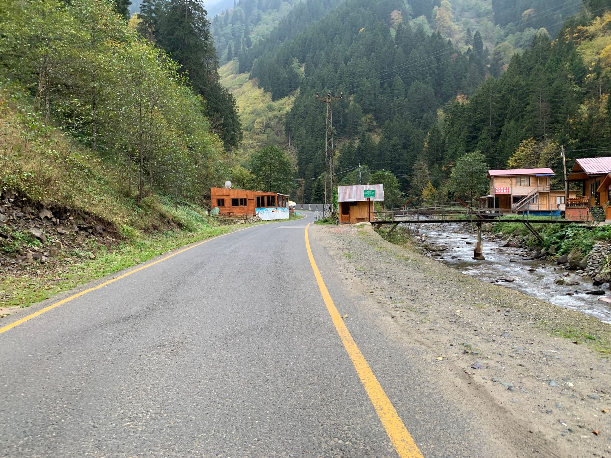 Street view near Özgür Apart UZUNGÖL, Çaykara — © robot8a (CC BY-SA · Mapillary)