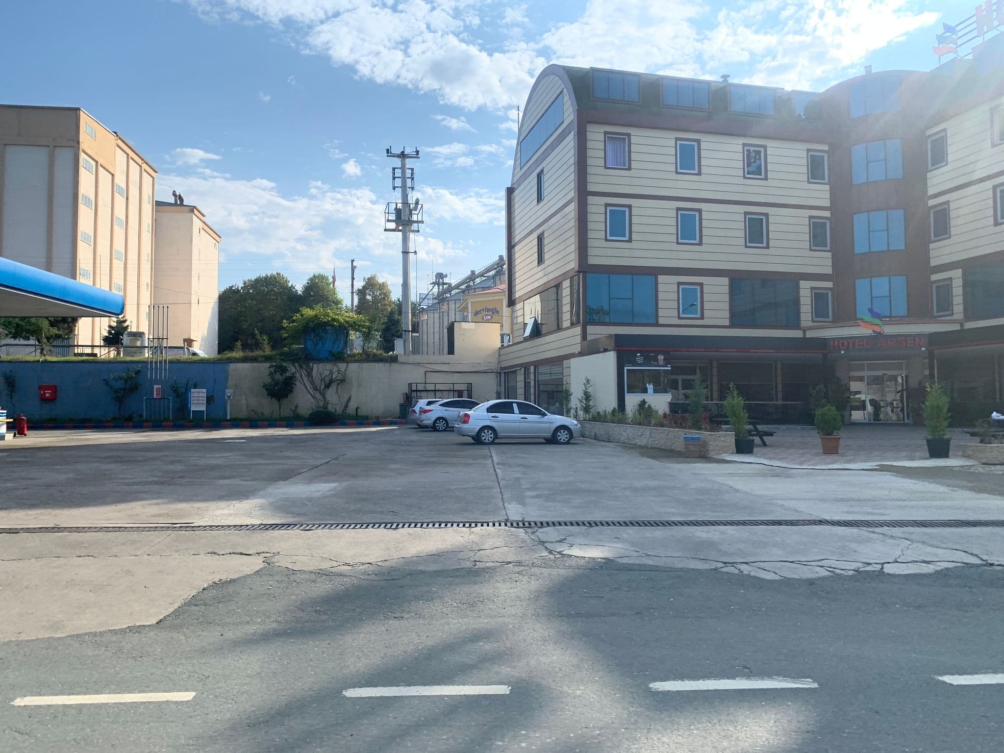 Street view near Hotel Arsen & Spa, Arsin — © robot8a (CC BY-SA · Mapillary)
