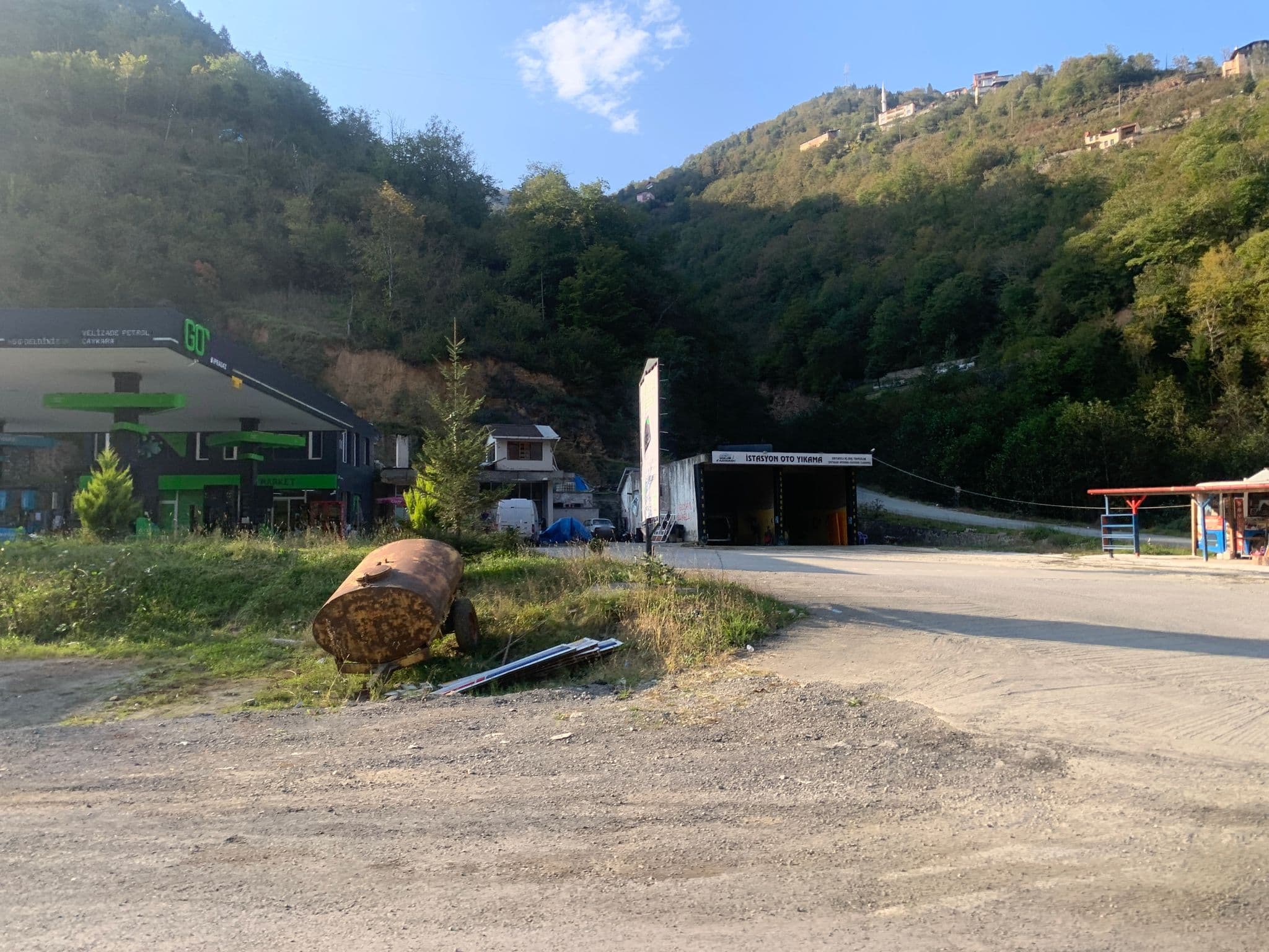 Street view near Taşkın Otel (Sultanmuratyaylası), Çaykara — © robot8a (CC BY-SA · Mapillary)