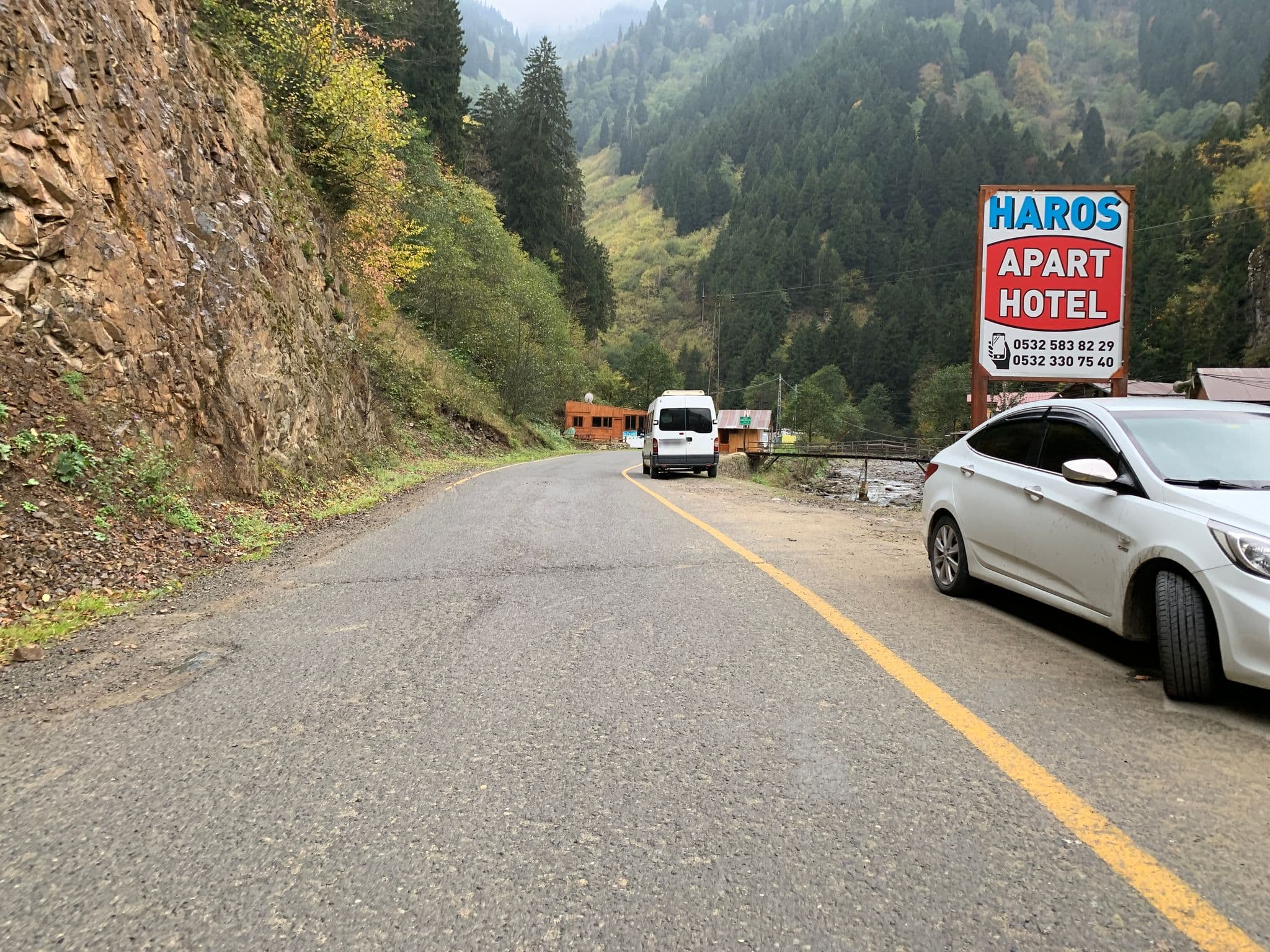 Street view near Nirvana Suite Hotel Uzungöl, Çaykara — © robot8a (CC BY-SA · Mapillary)