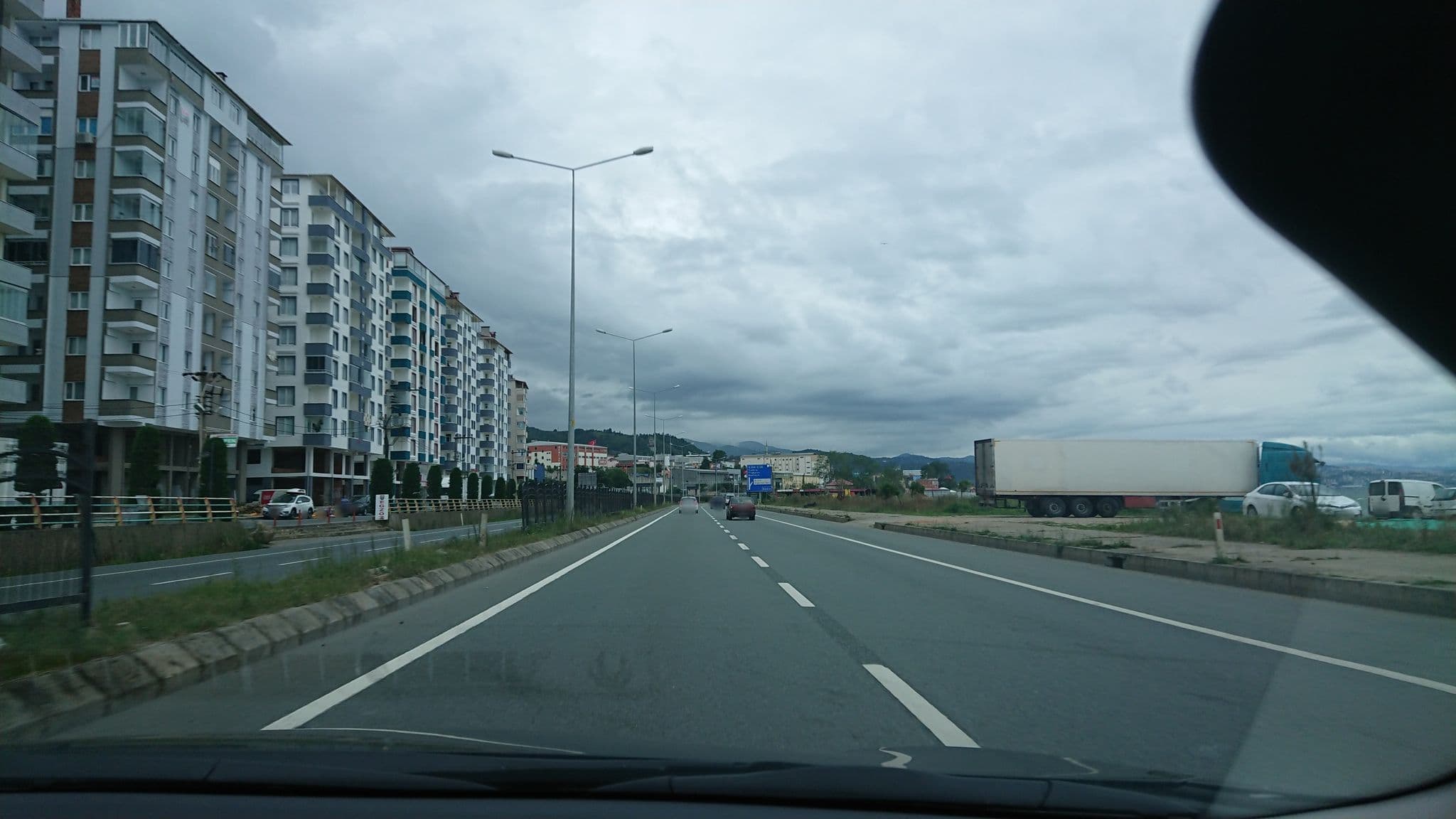 Street view near Taiba The Golden Garden, Arsin — © kubikanber (CC BY-SA · Mapillary)
